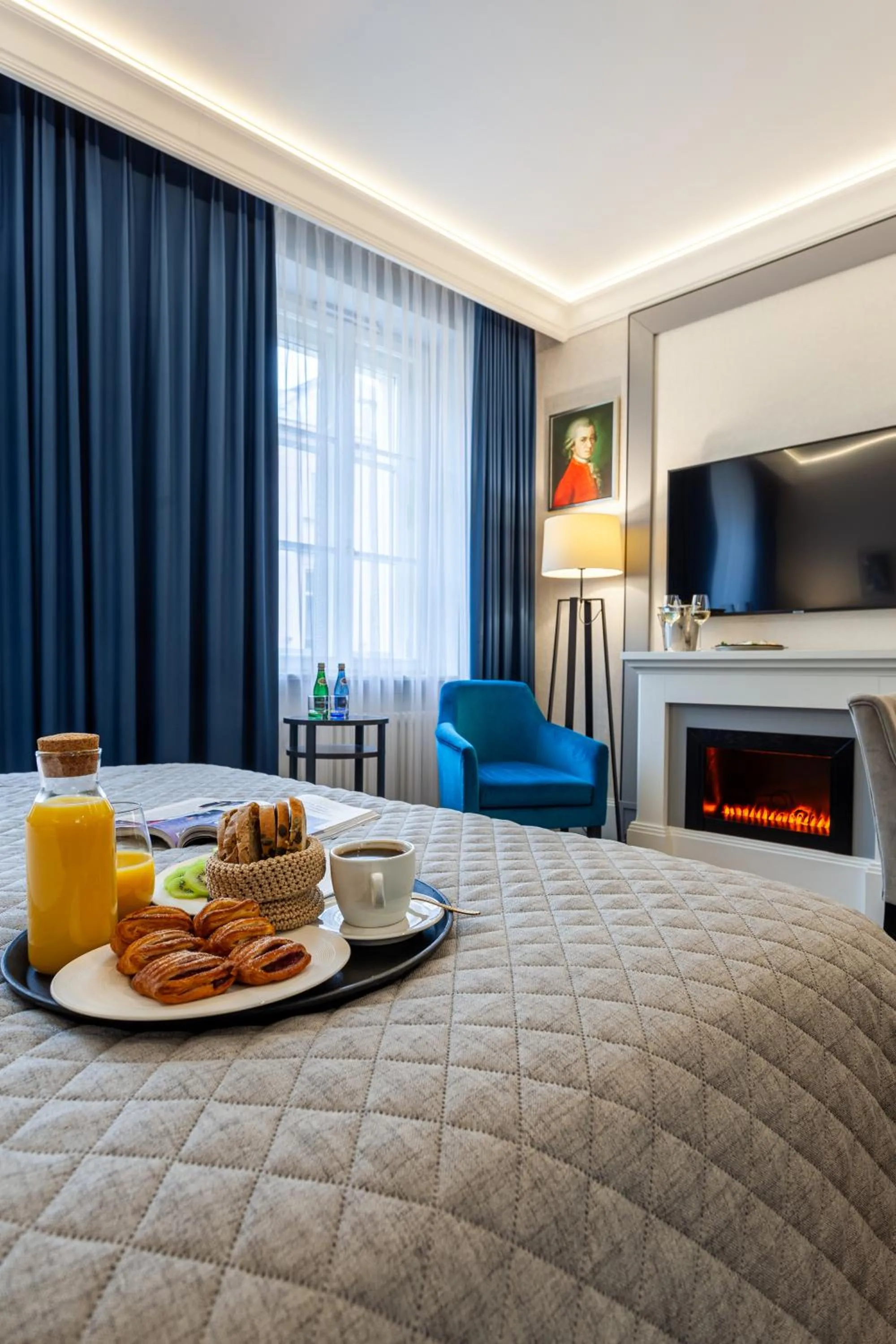 Bed in Hotel Teatro Boutique Old Town - Destigo Hotels