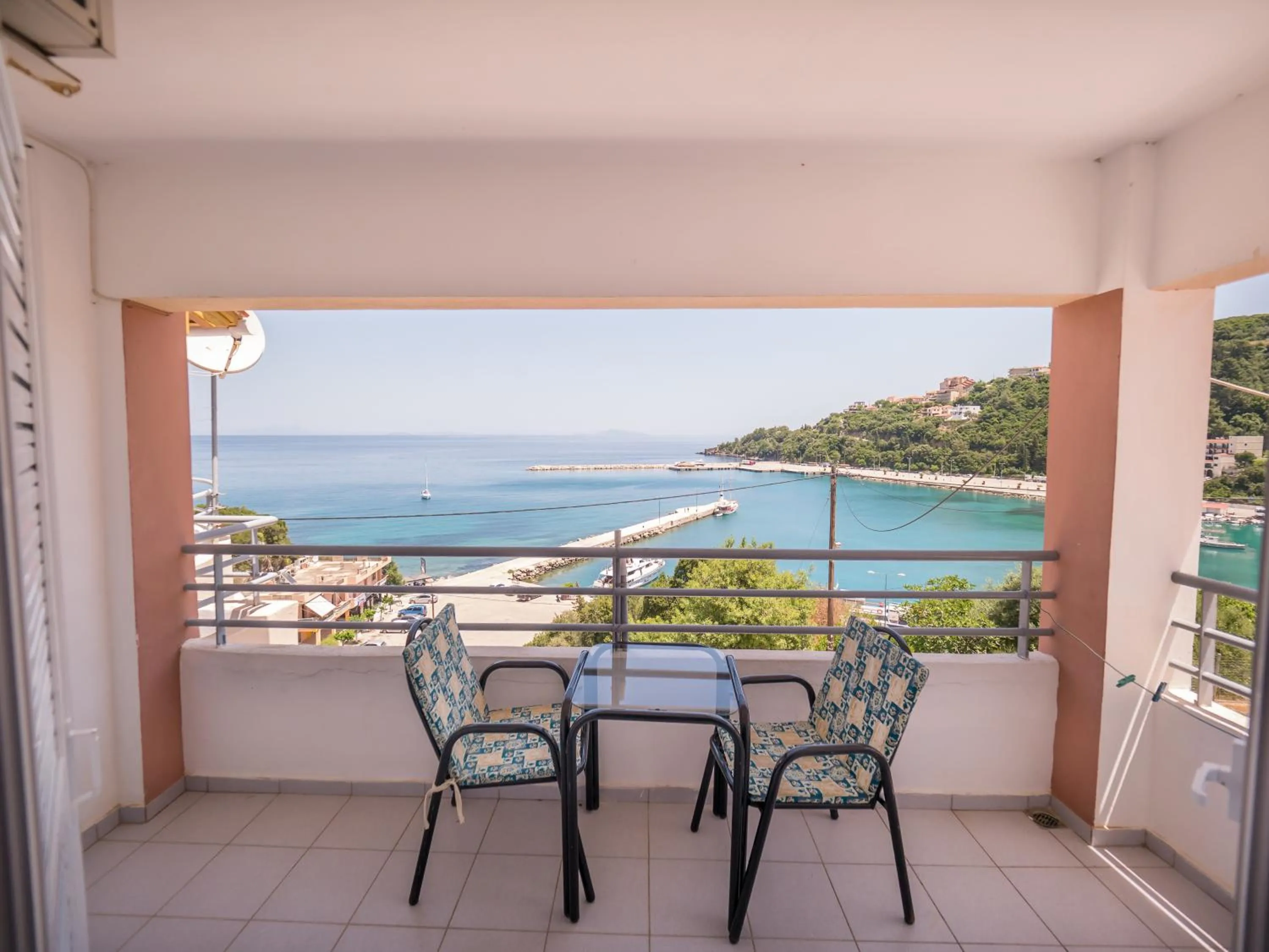Apartment with Balcony in Harbour View - Oceanis Apartments