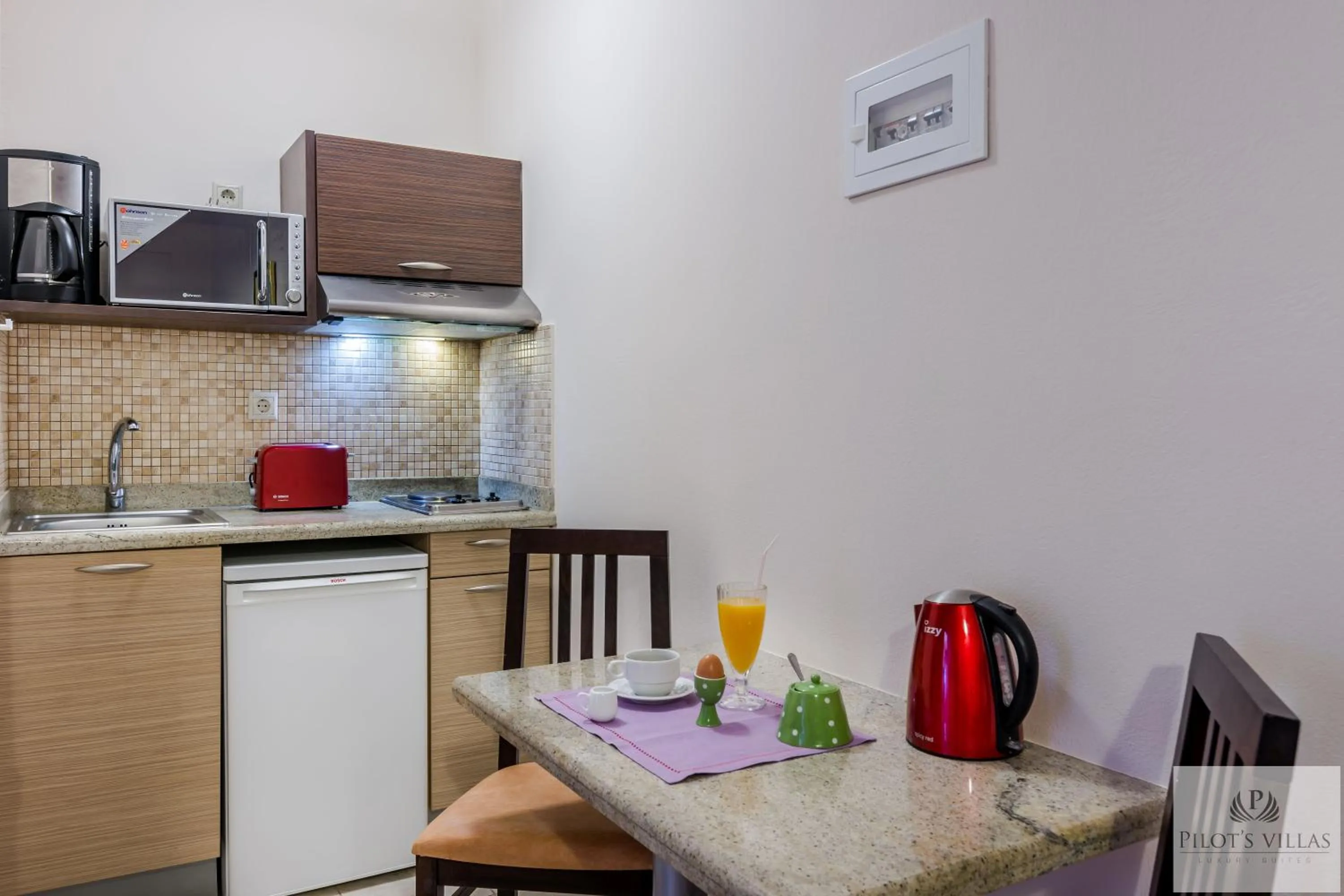 Coffee/tea facilities in Pilot's Villas Luxury Suites