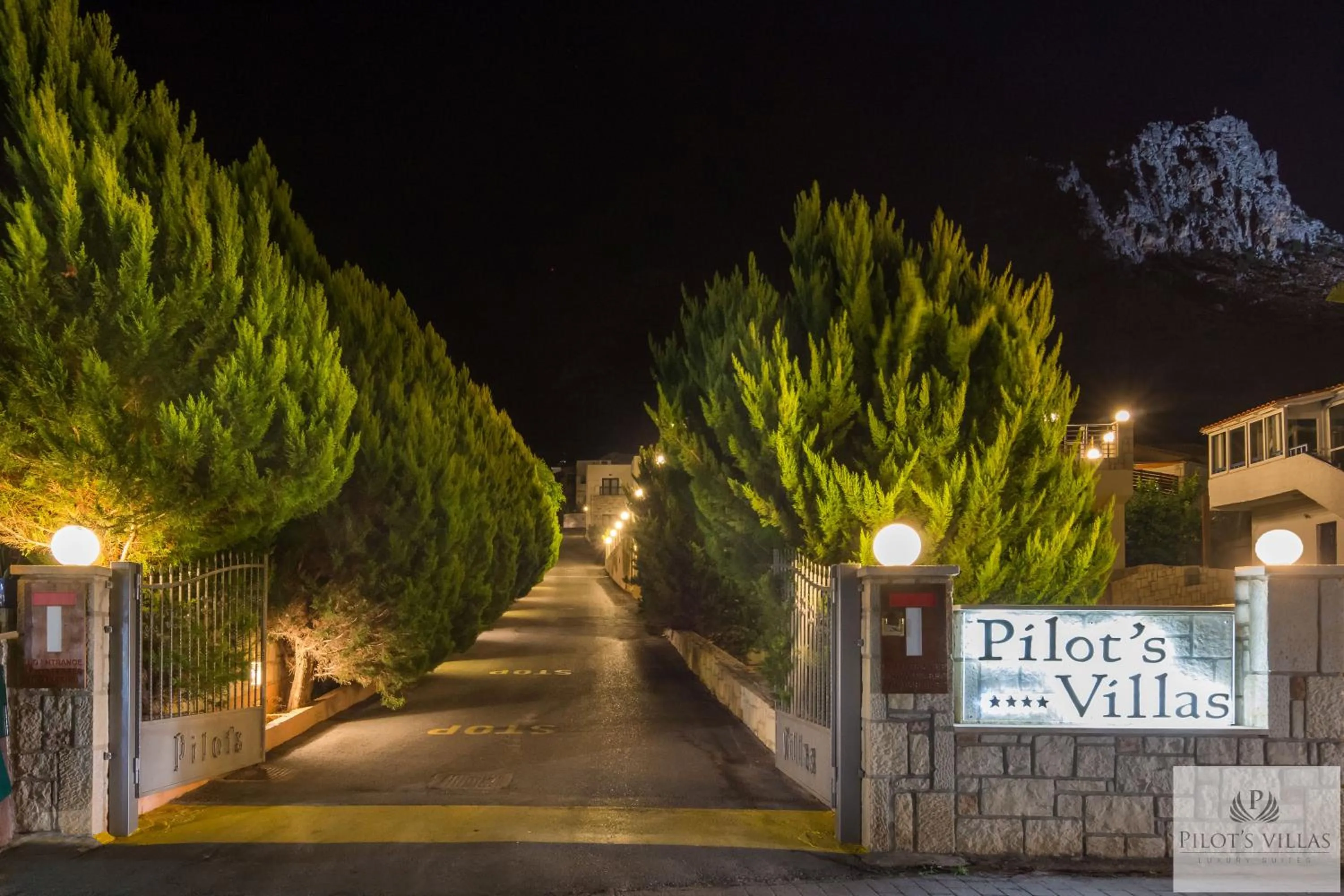 Facade/entrance in Pilot's Villas Luxury Suites