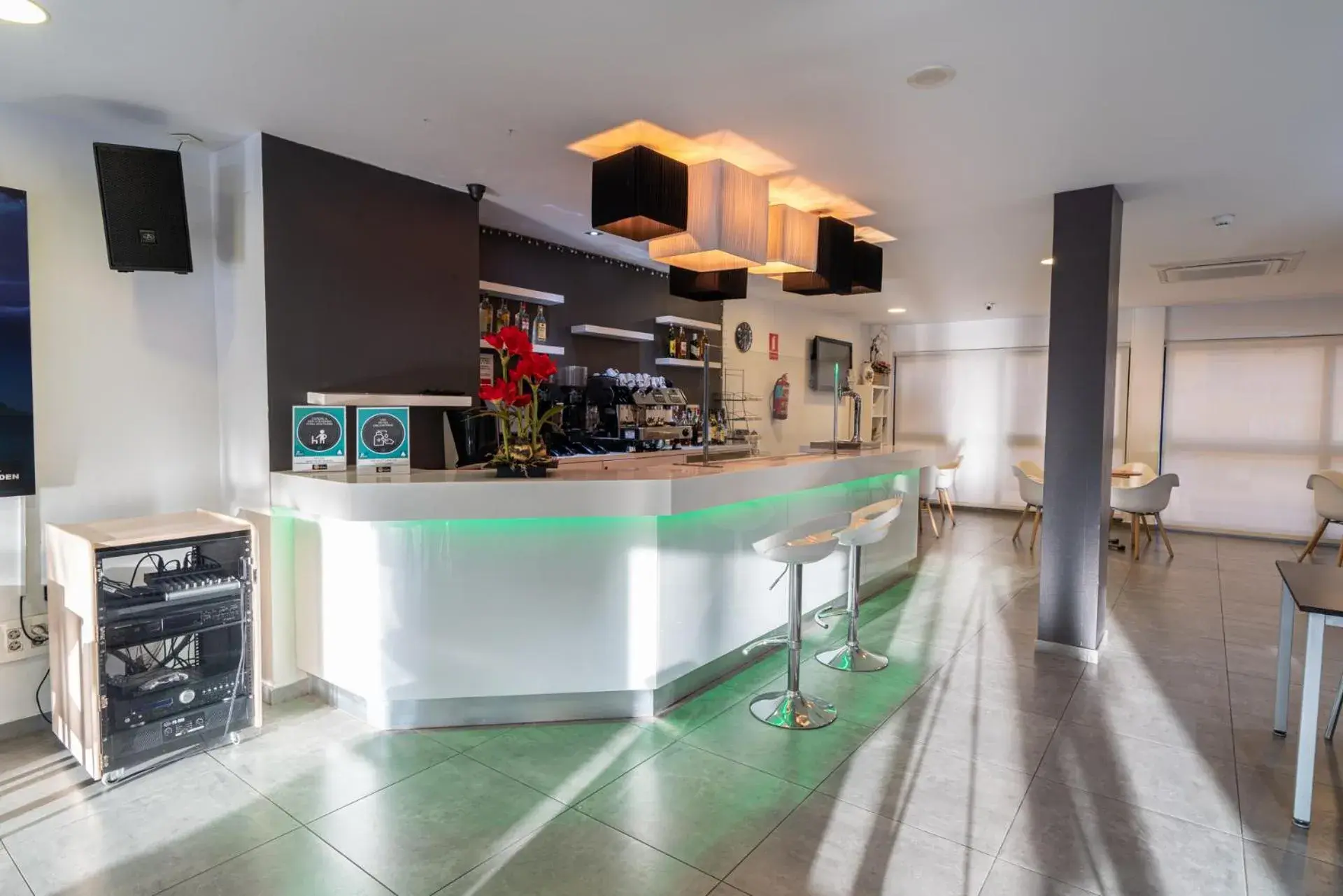 Lounge or bar in Hotel Golden Lounge or bar in Hotel Golden