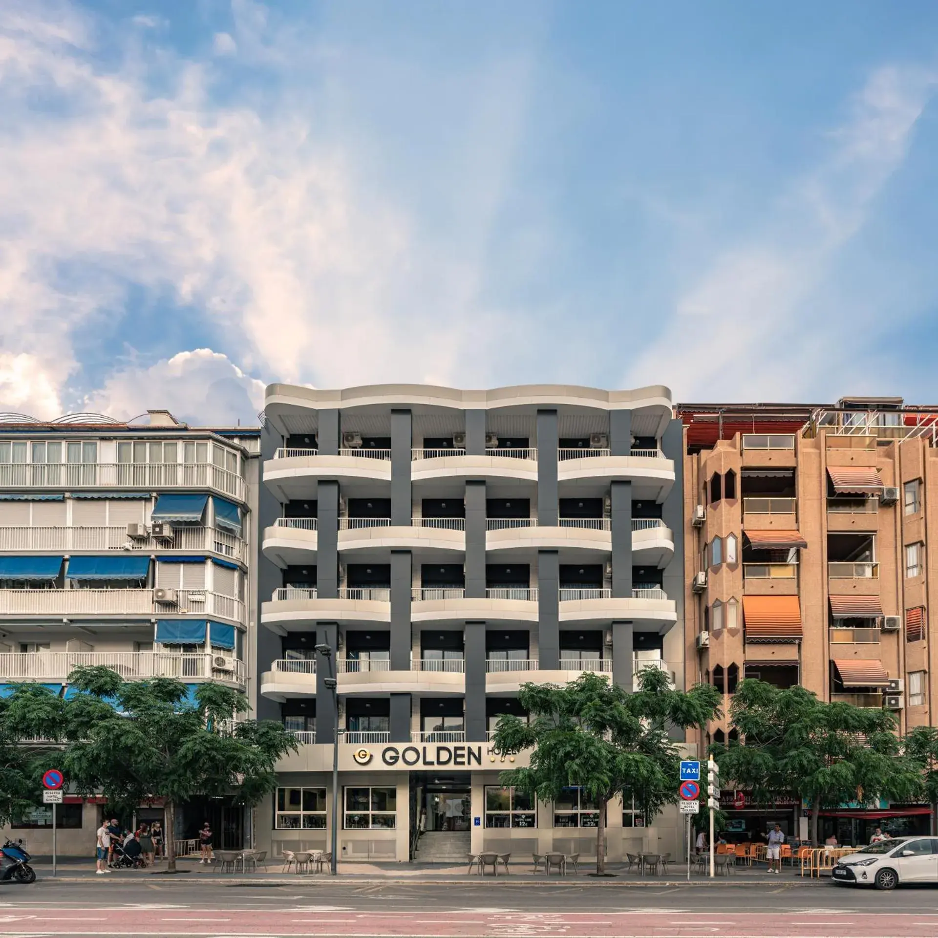 Facade/entrance in Hotel Golden Facade/entrance in Hotel Golden