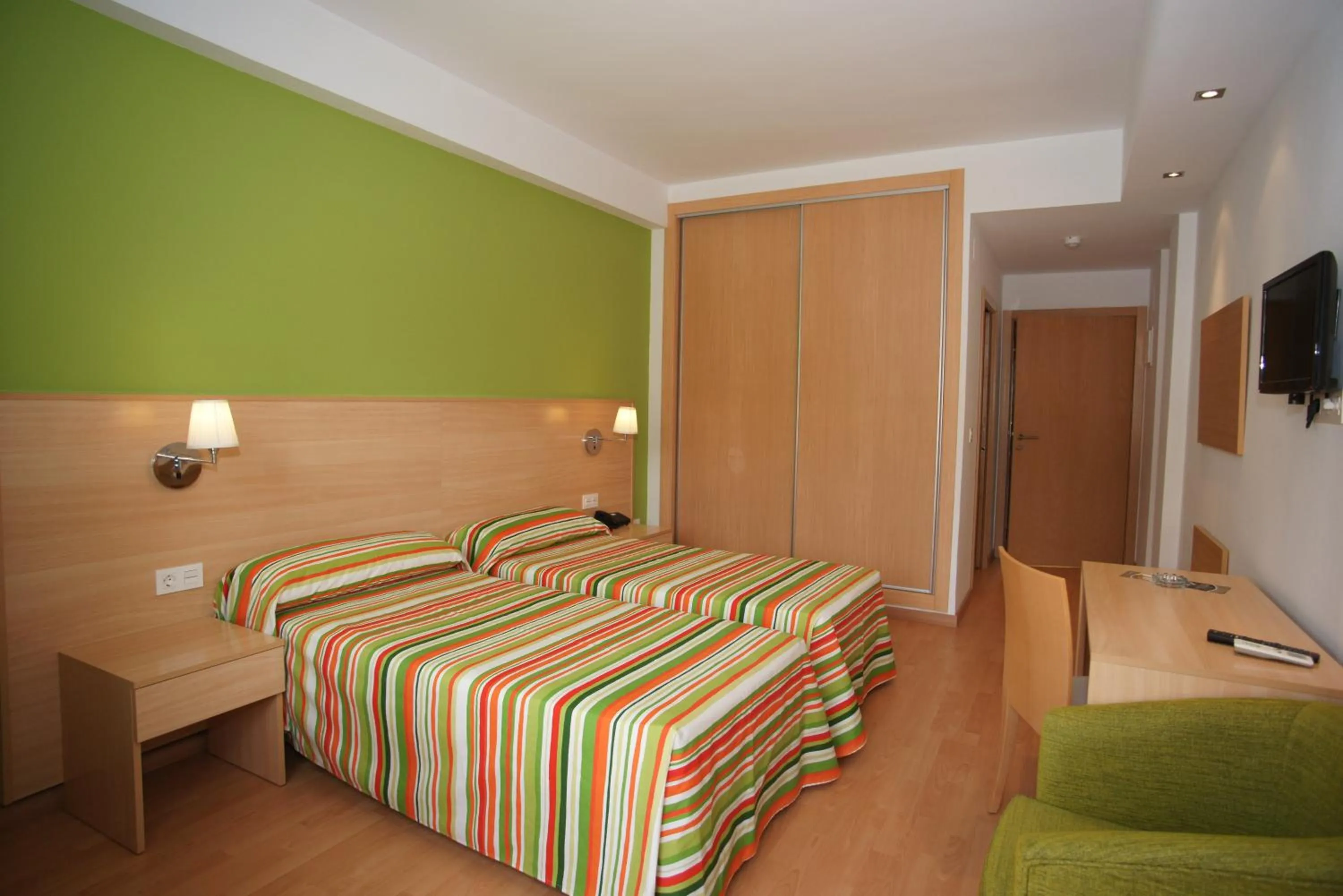 Photo of the whole room, Bed in Hotel Golden