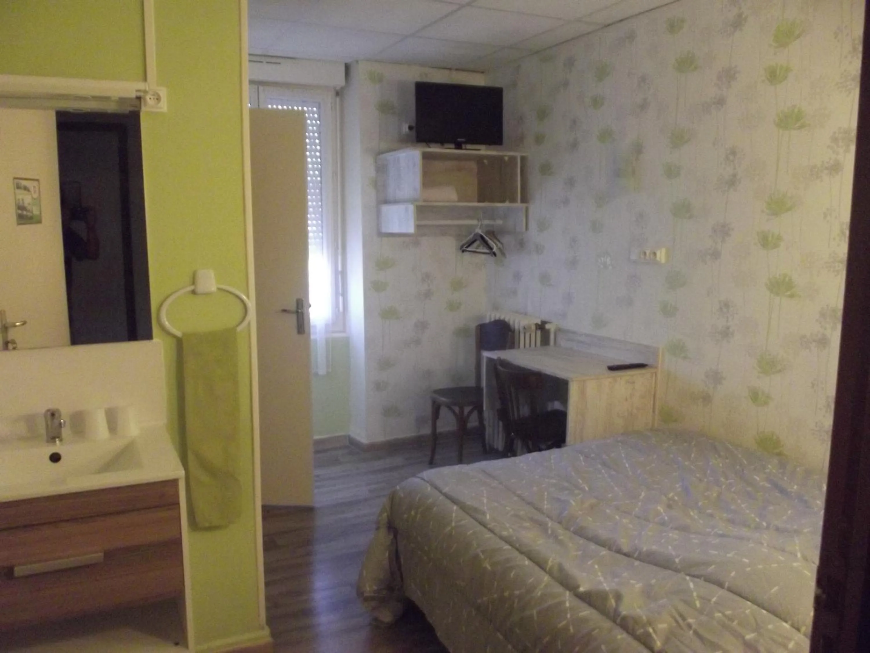 Garden view, Bed in Hôtel des mineurs