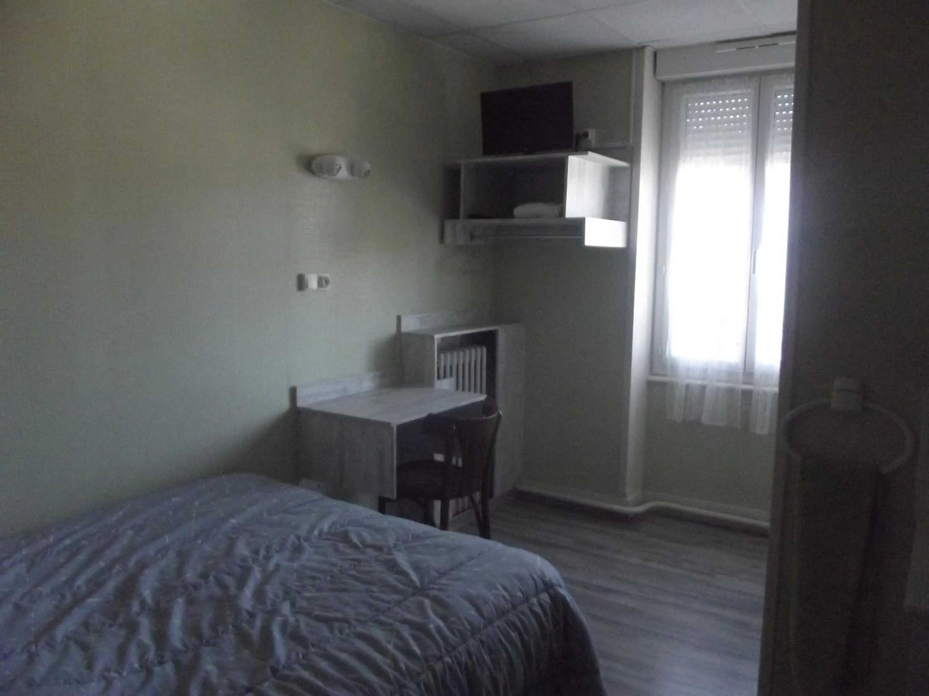 Photo of the whole room, Bed in Hôtel des mineurs