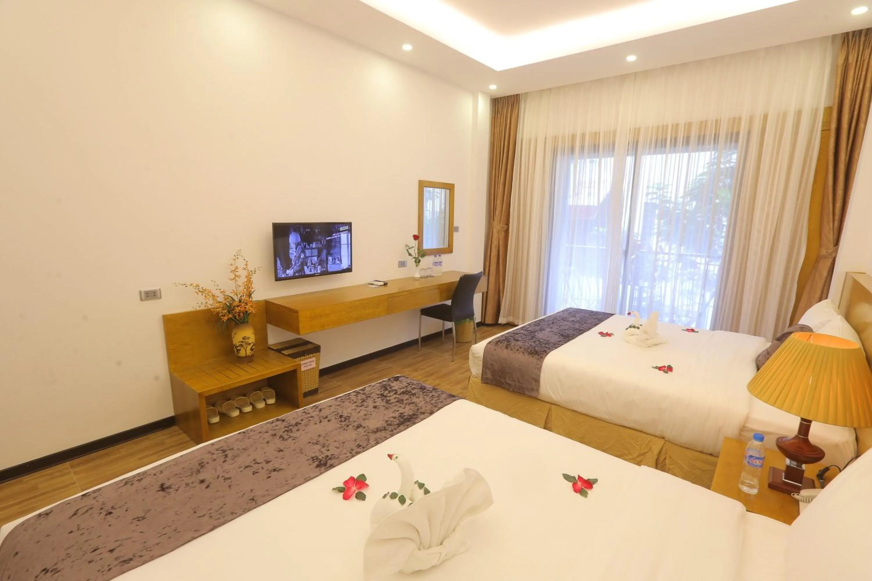 Photo of the whole room, Bed in Family Hanoi Hotel
