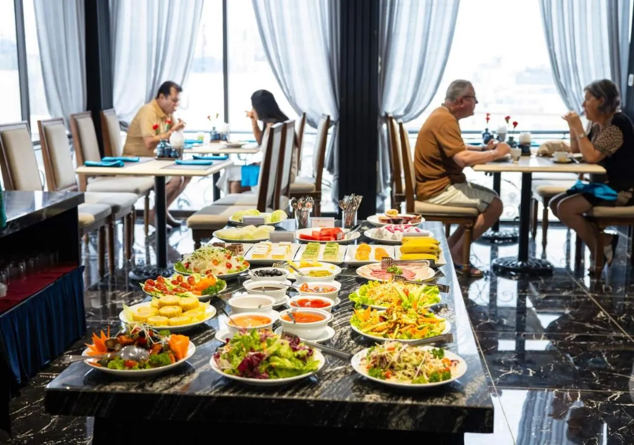 Restaurant/places to eat in Family Hanoi Hotel