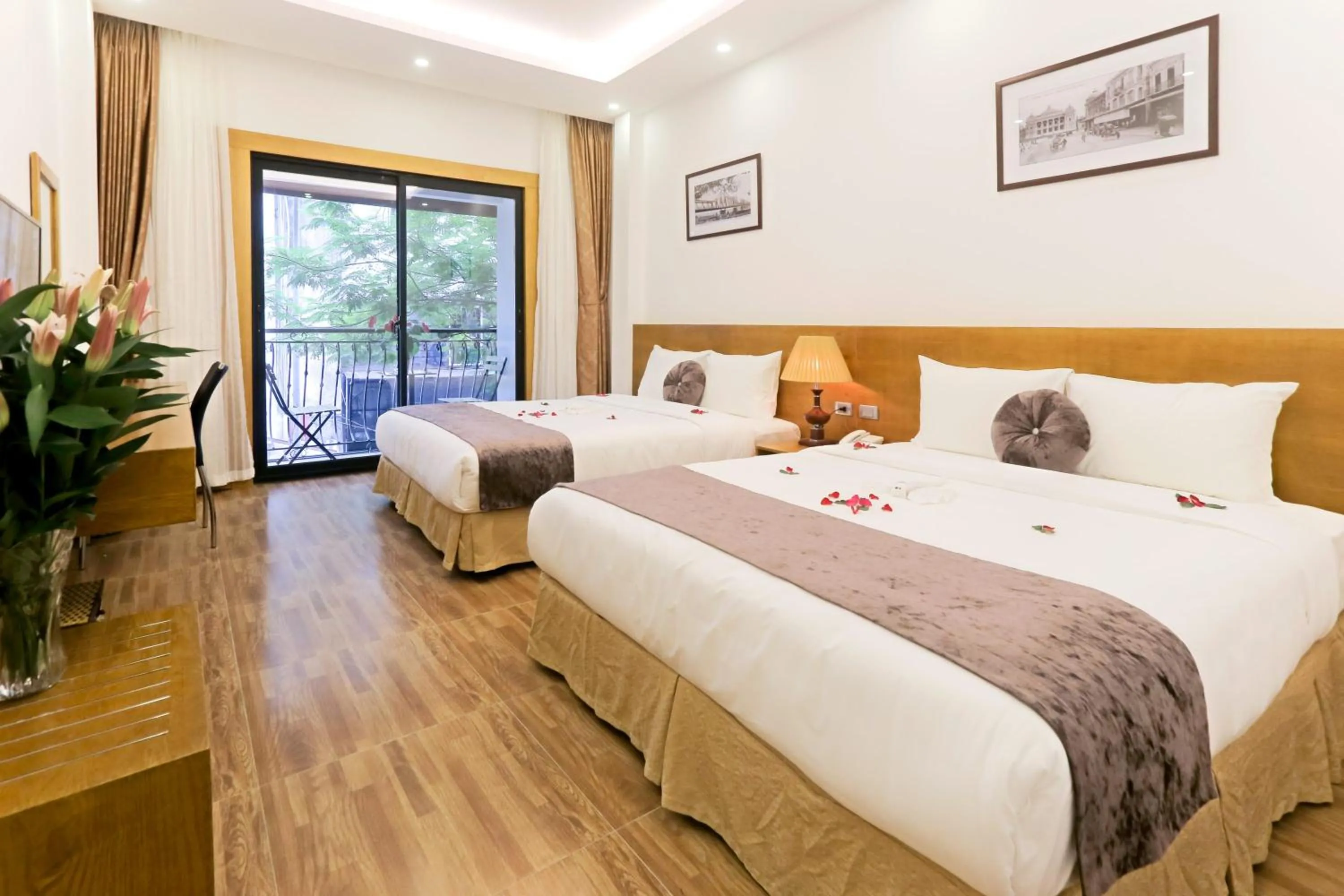 Photo of the whole room, Bed in Family Hanoi Hotel