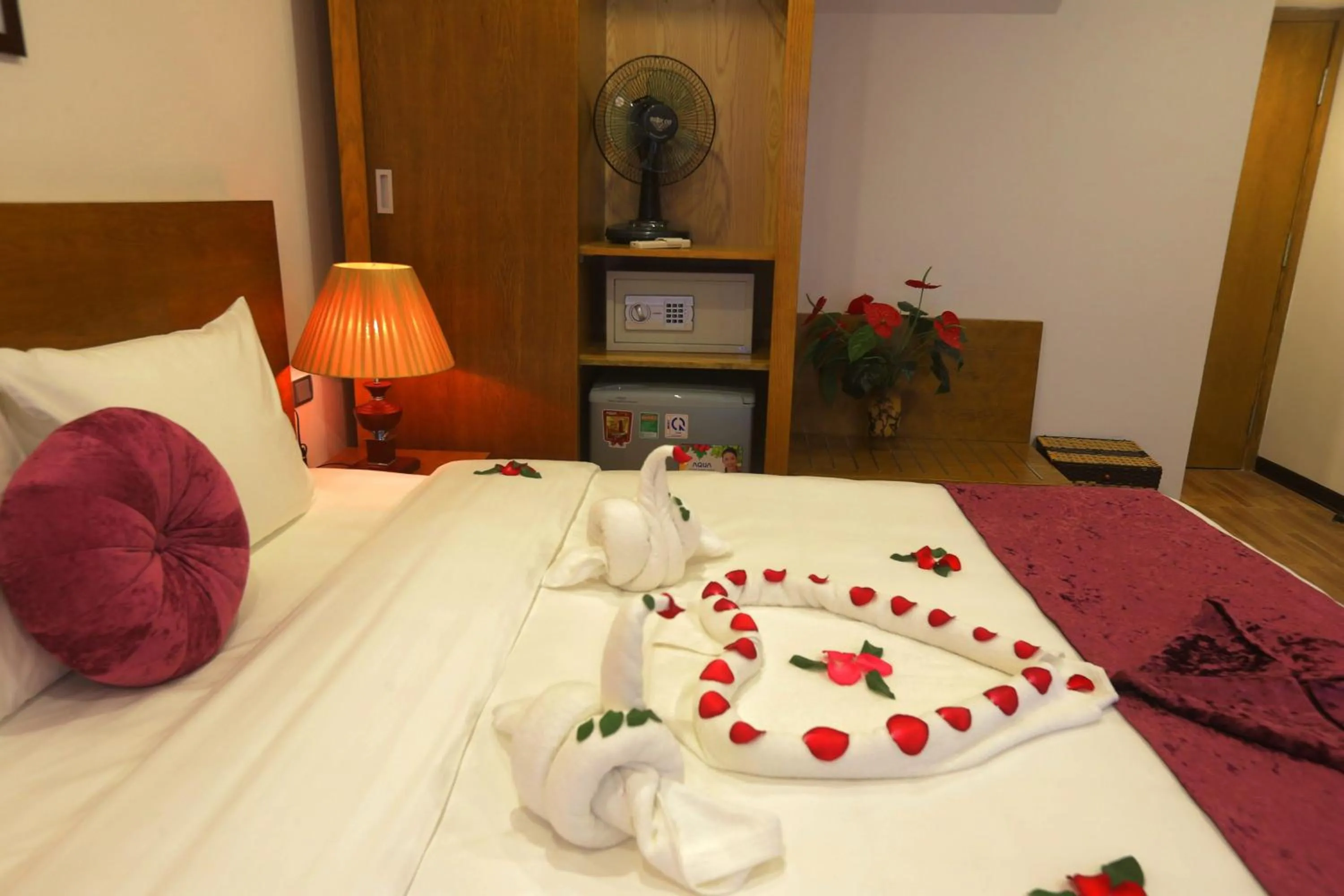 Photo of the whole room, Bed in Family Hanoi Hotel