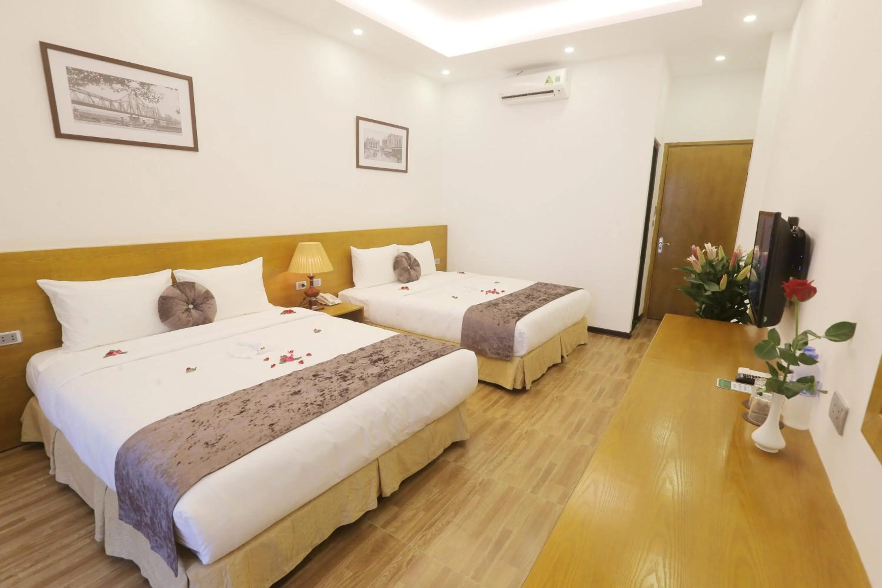 Photo of the whole room, Bed in Family Hanoi Hotel