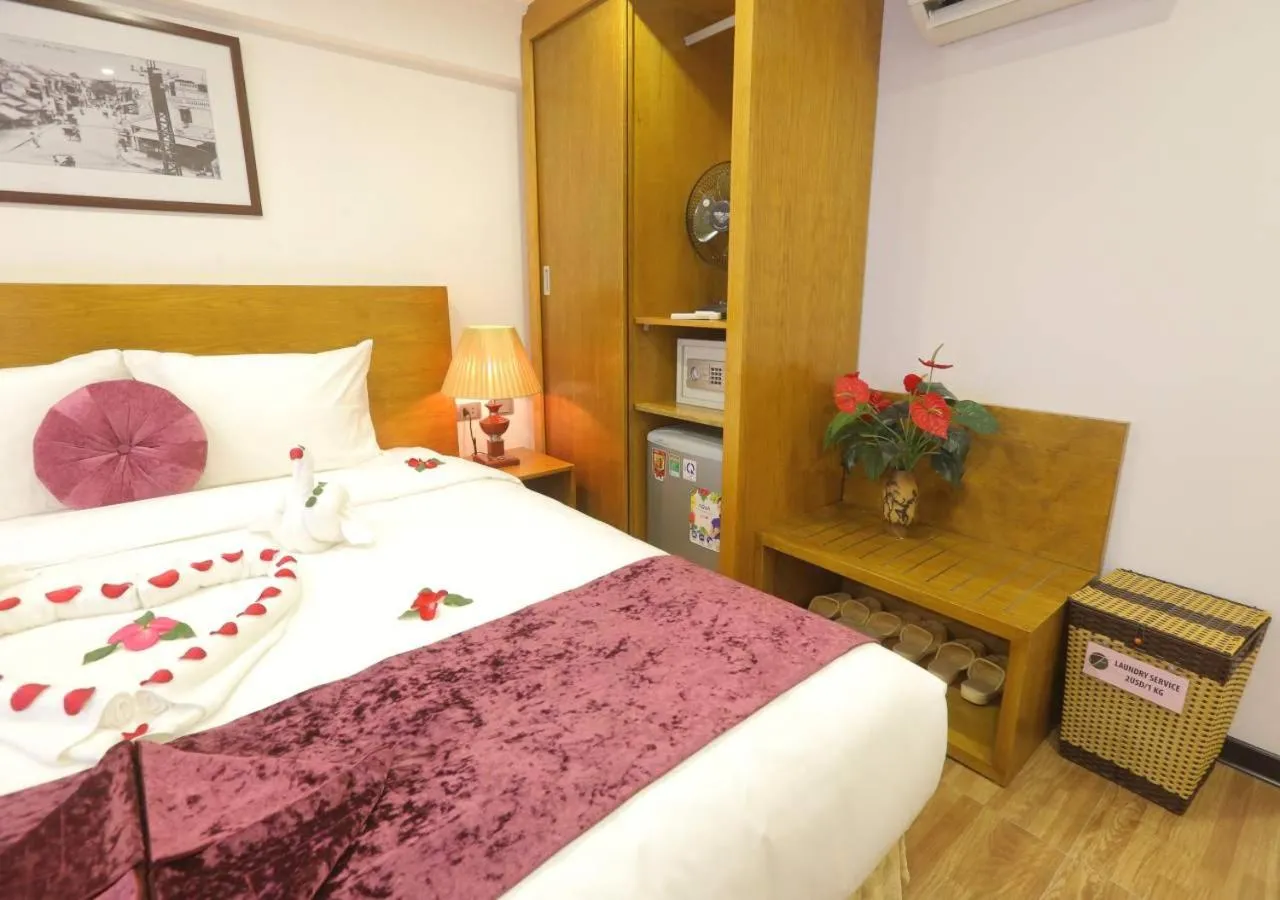 Photo of the whole room, Bed in Family Hanoi Hotel