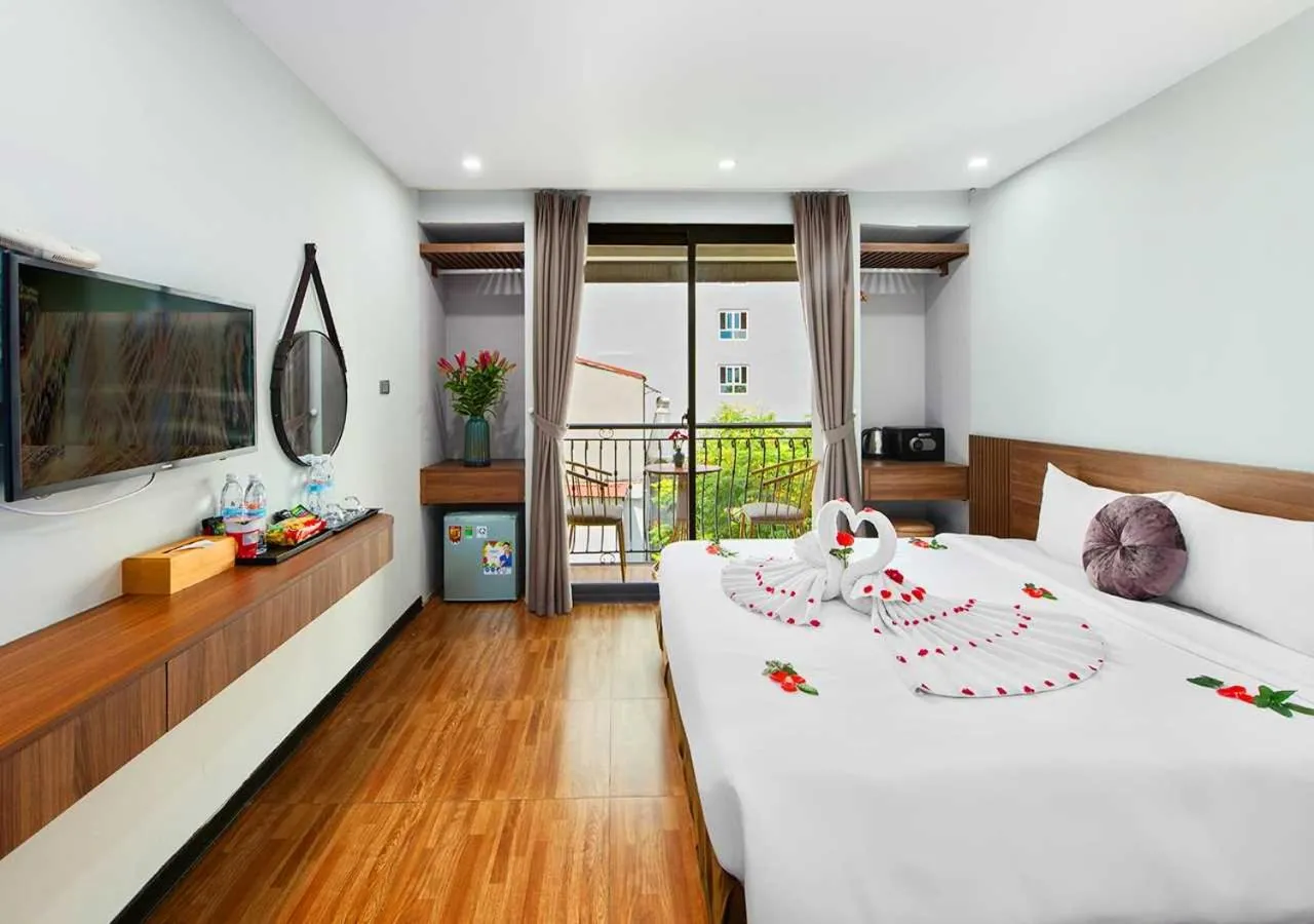 Photo of the whole room, Bed in Family Hanoi Hotel