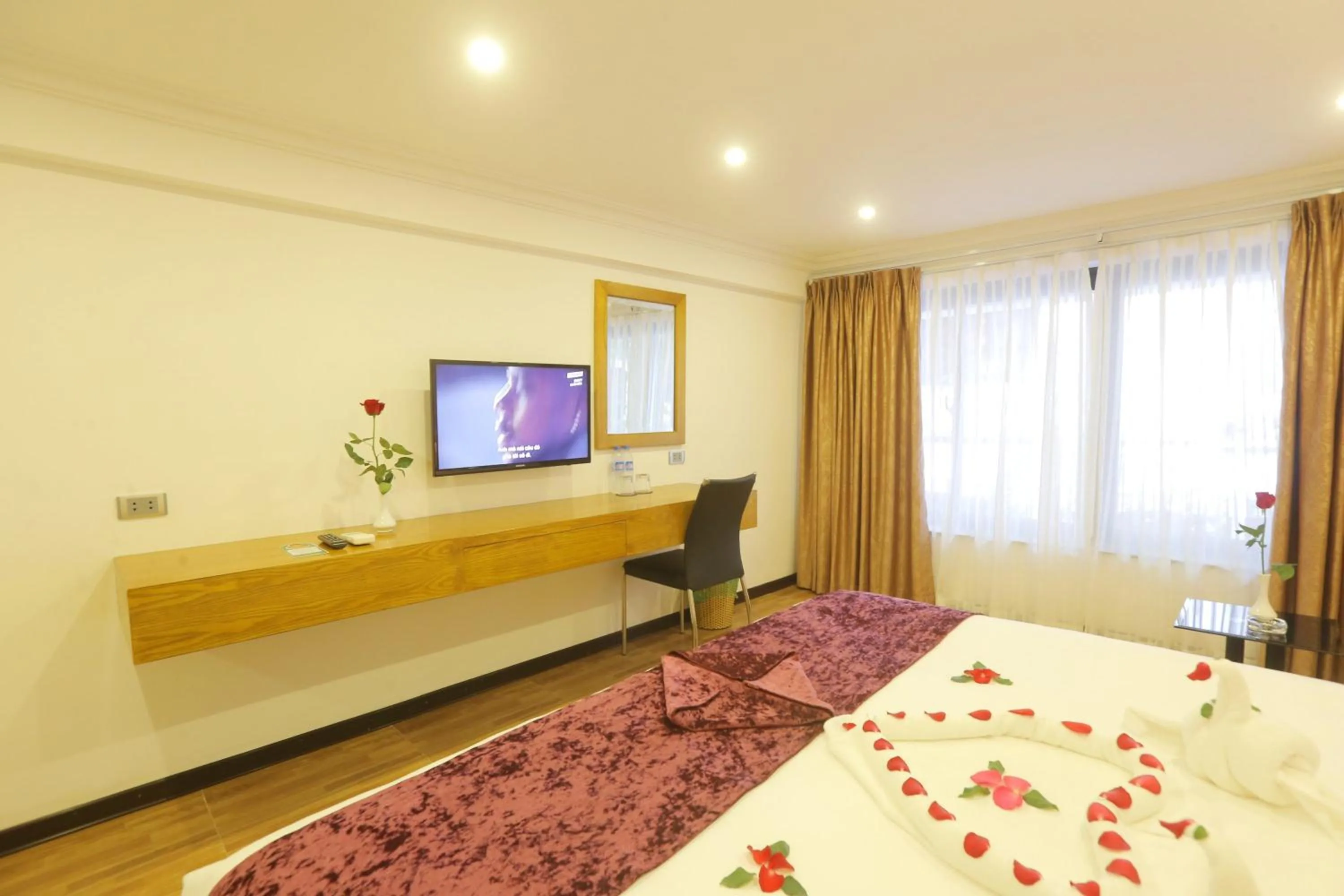 Photo of the whole room, Bed in Family Hanoi Hotel