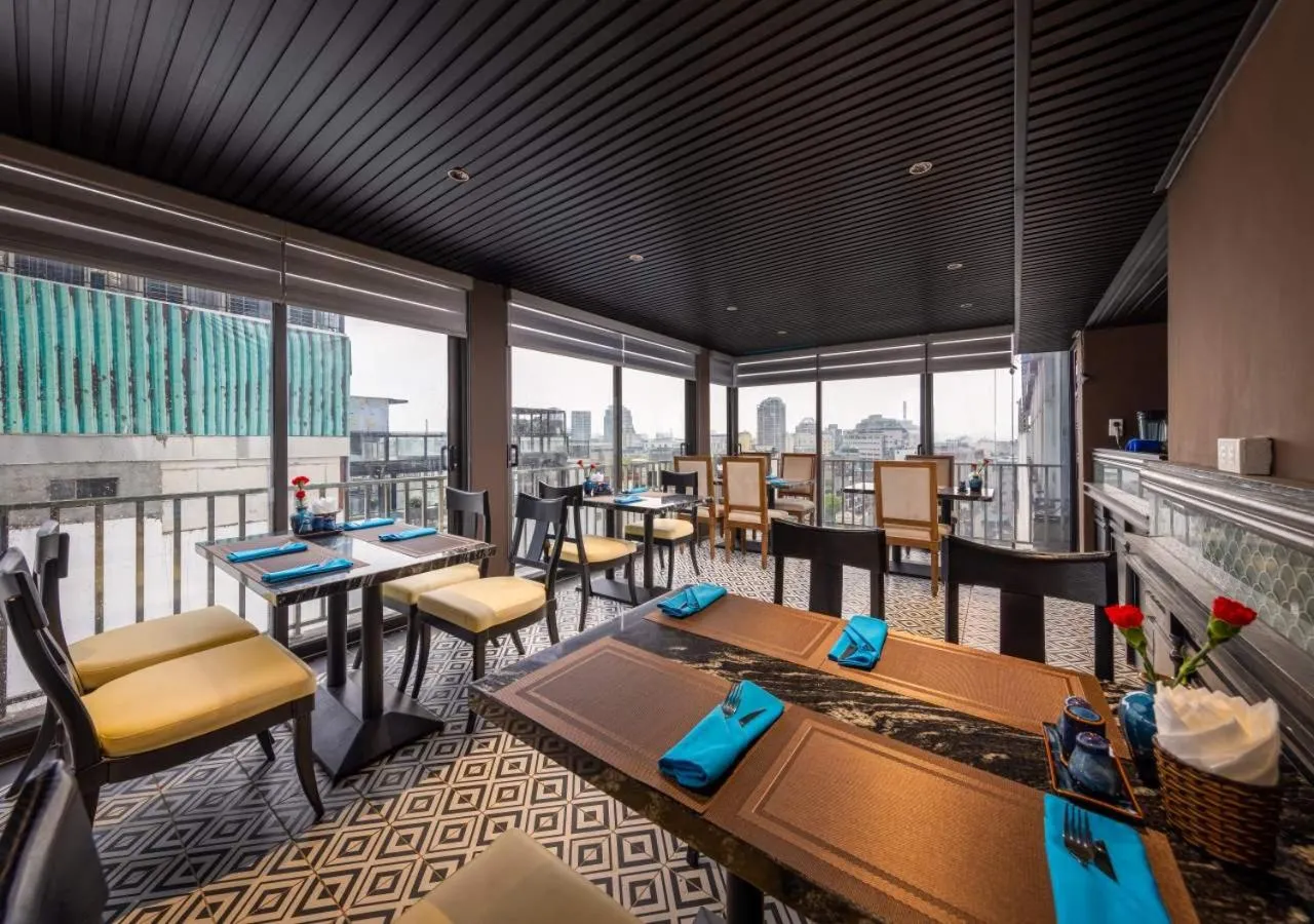 Restaurant/places to eat in Family Hanoi Hotel
