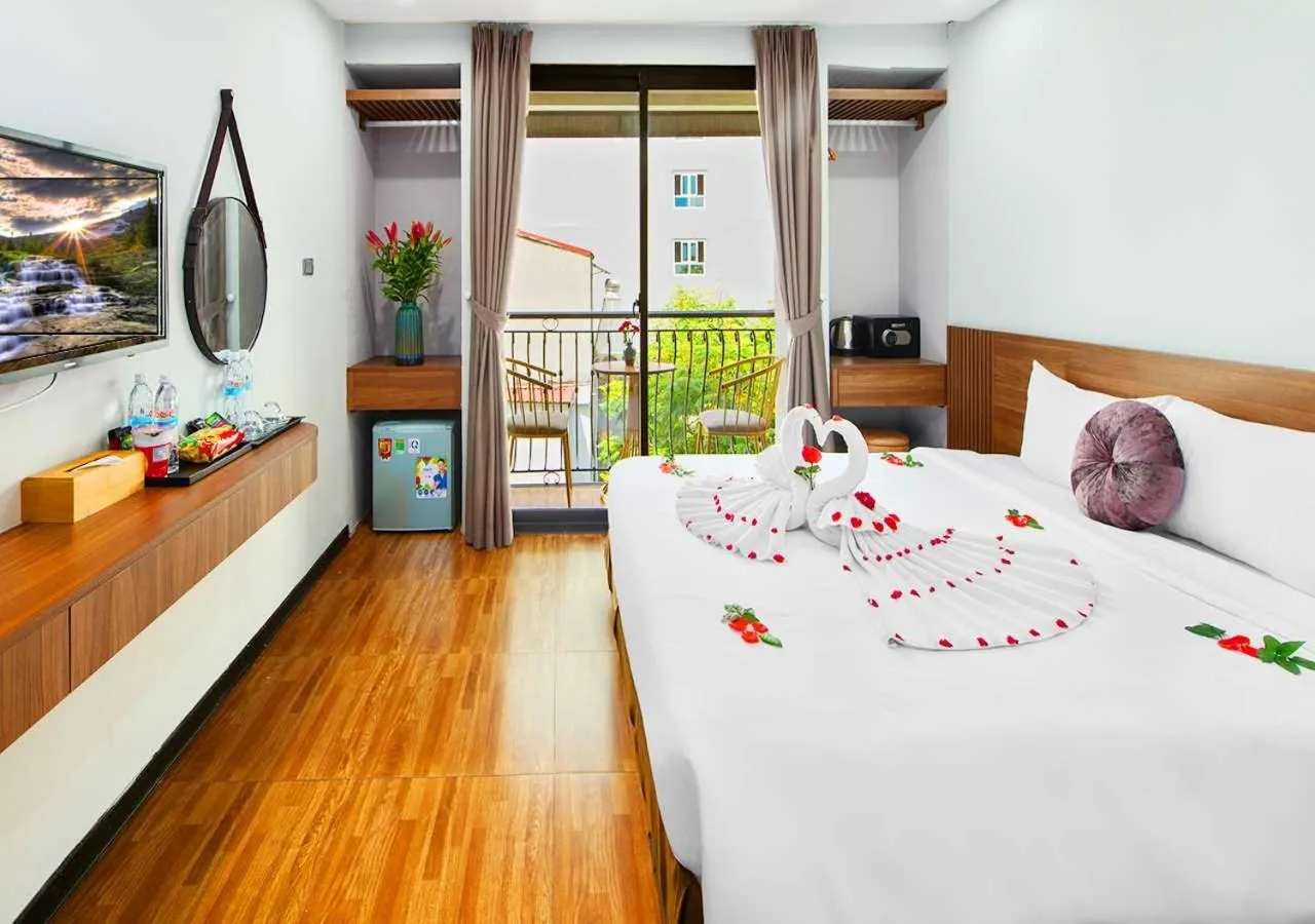 Photo of the whole room, Bed in Family Hanoi Hotel