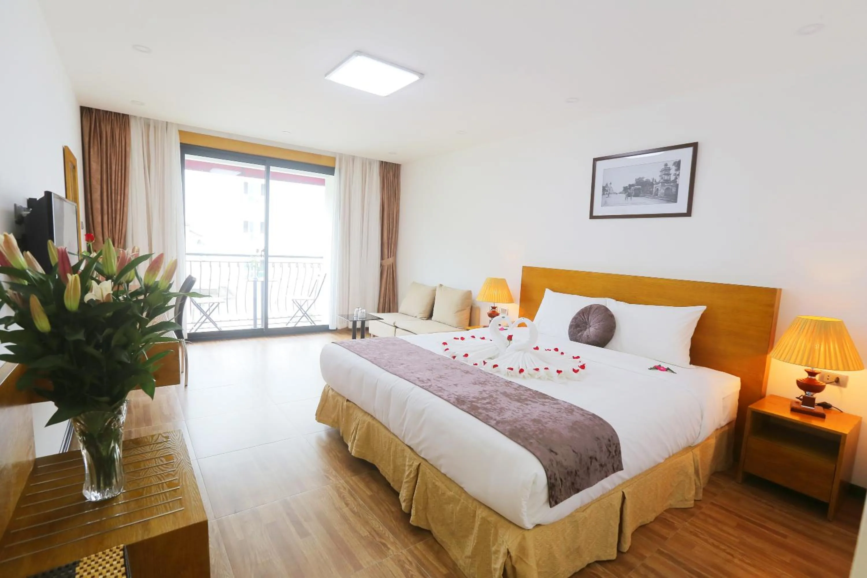 Photo of the whole room, Bed in Family Hanoi Hotel