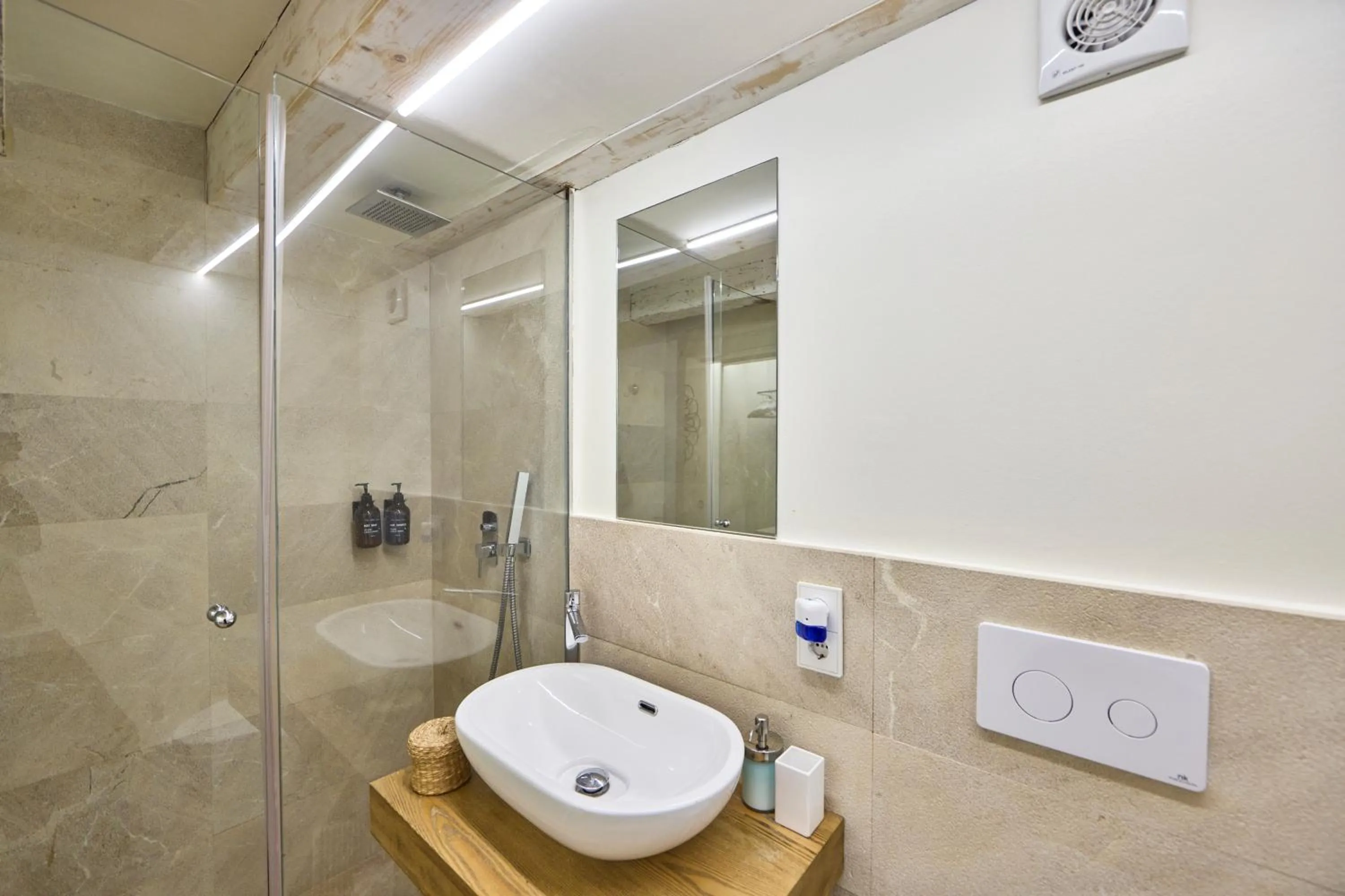 Shower in Can Savella - Turismo de Interior