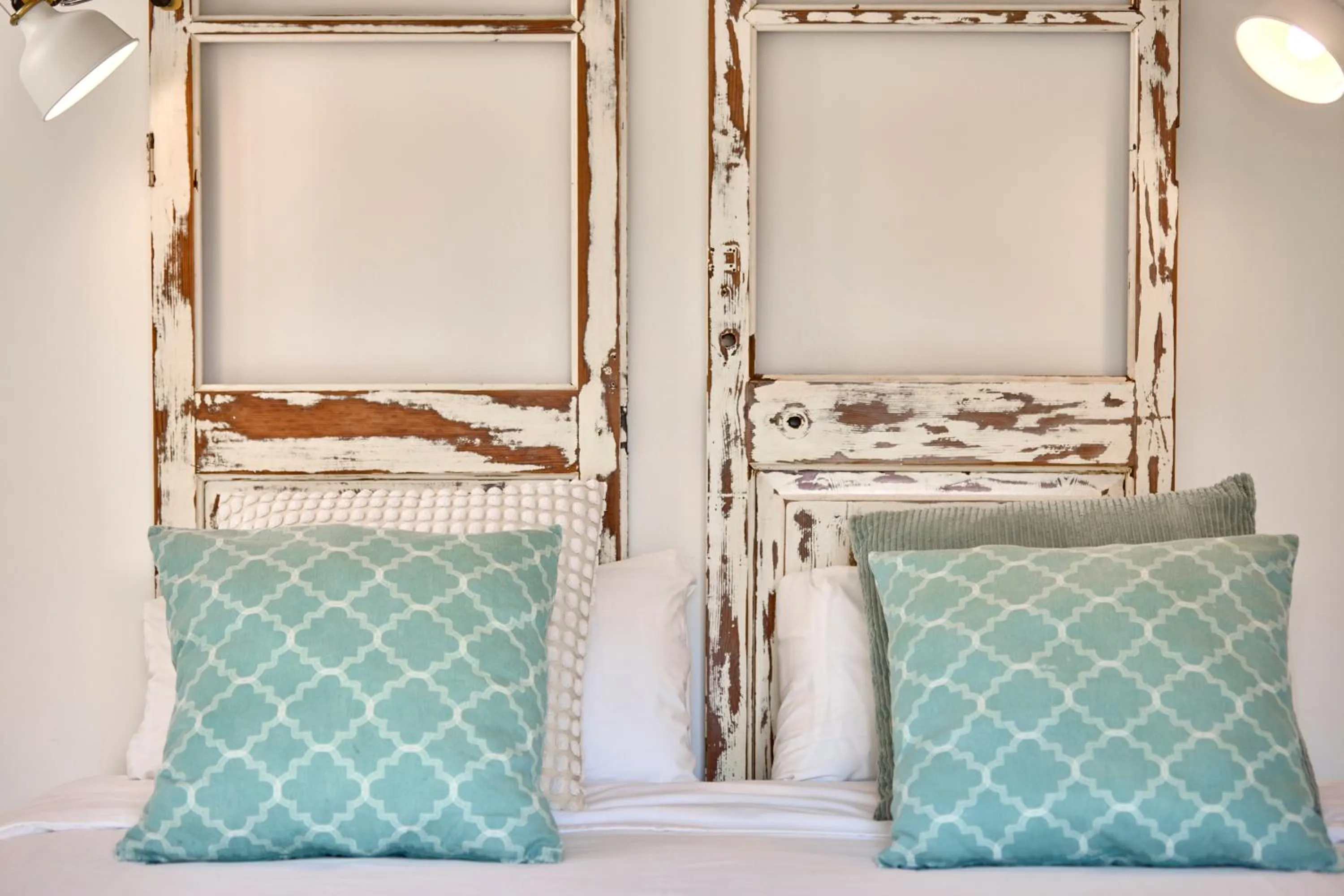 Decorative detail, Bed in Can Savella - Turismo de Interior