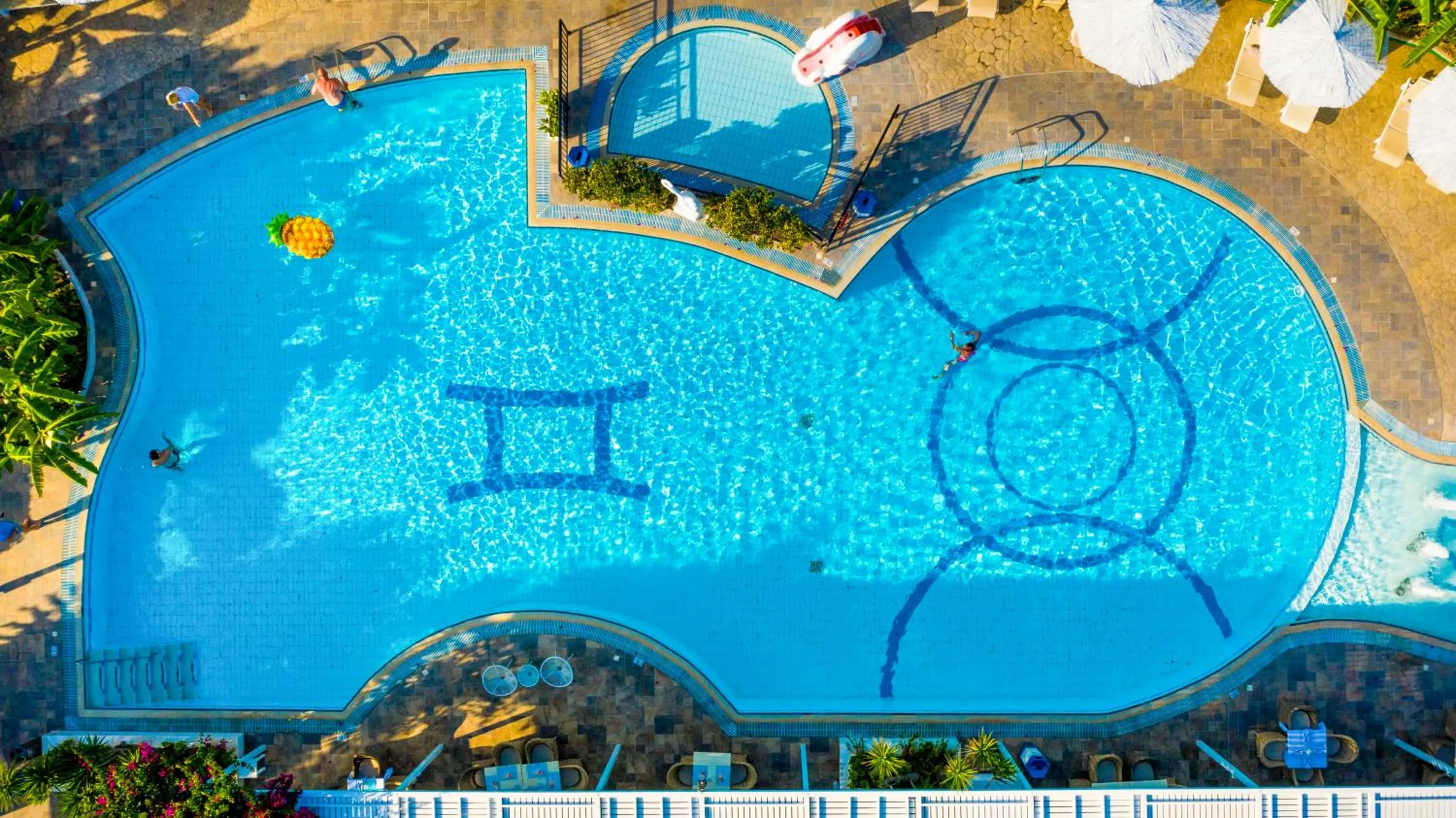 Swimming pool in Peridis Family Resort