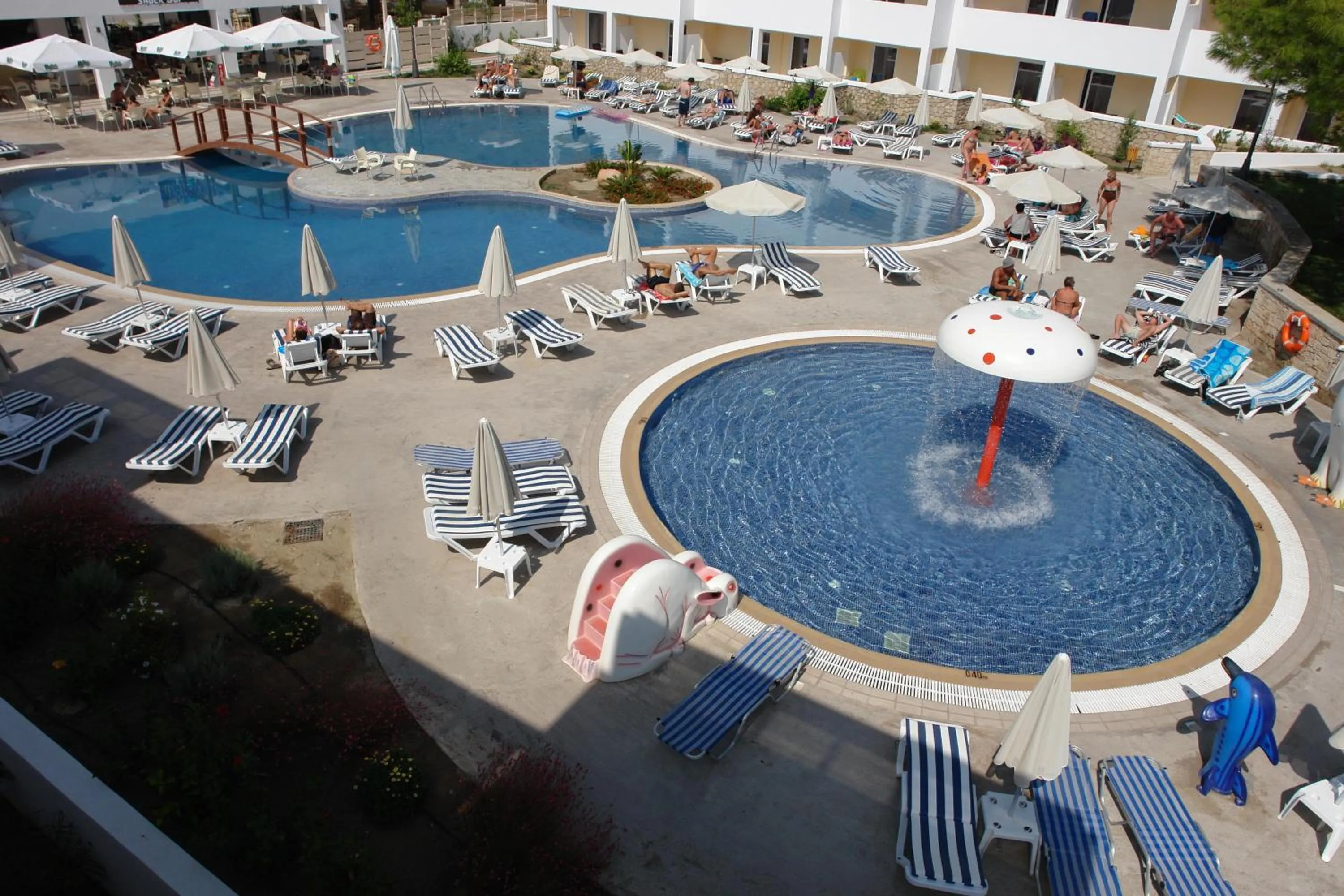 Swimming pool in Matina Pefkos Aparthotel