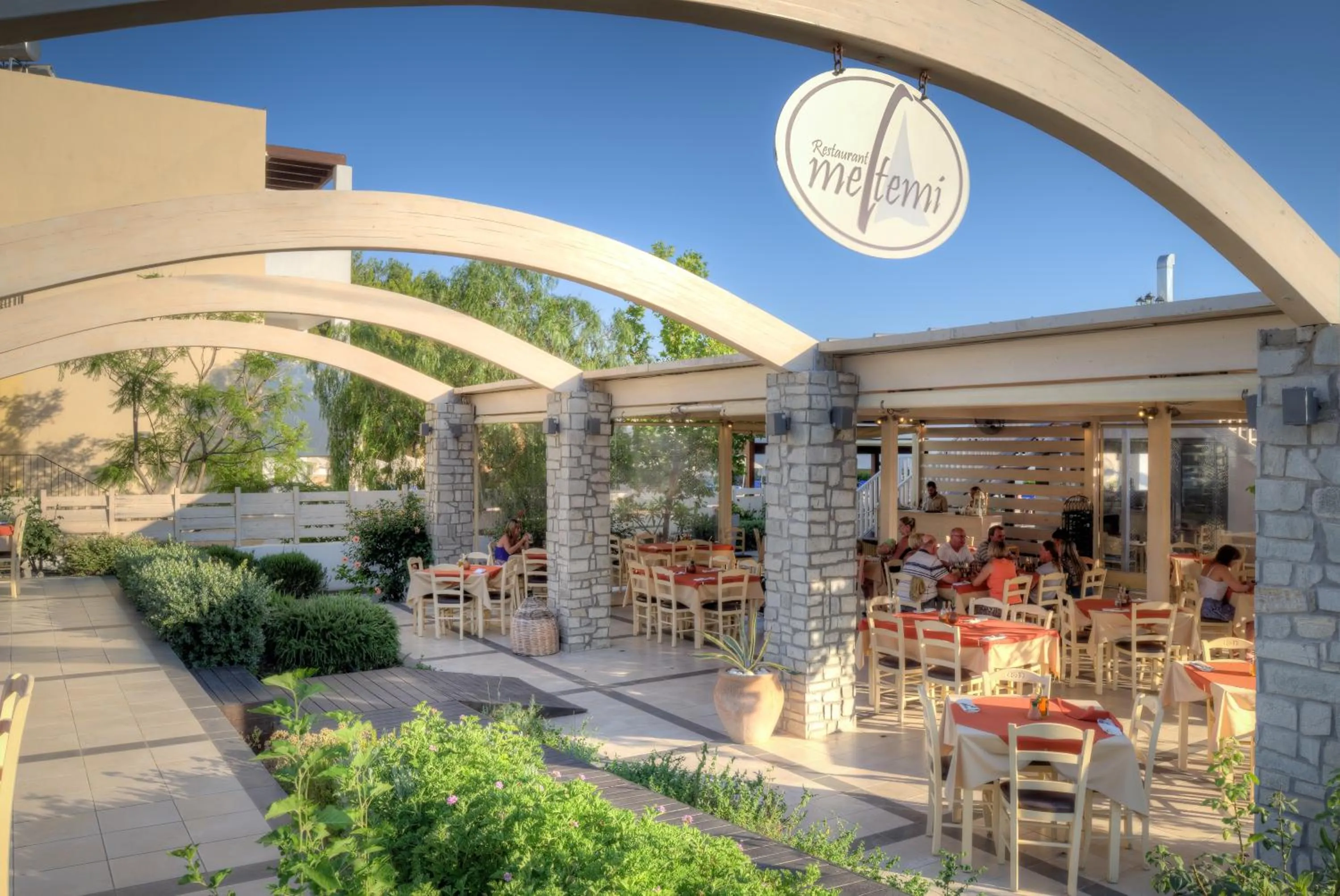 Restaurant/places to eat in Matina Pefkos Aparthotel