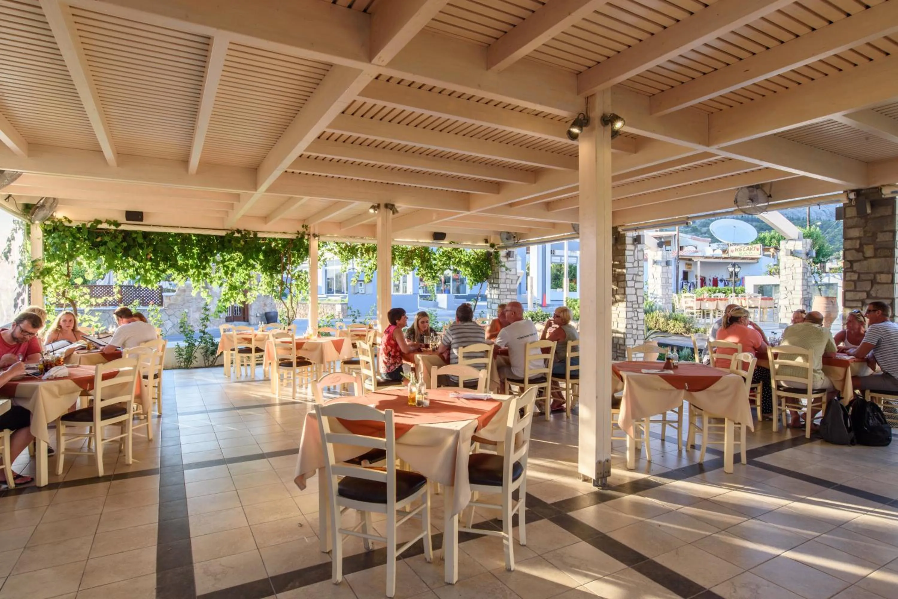 Restaurant/places to eat in Matina Pefkos Aparthotel