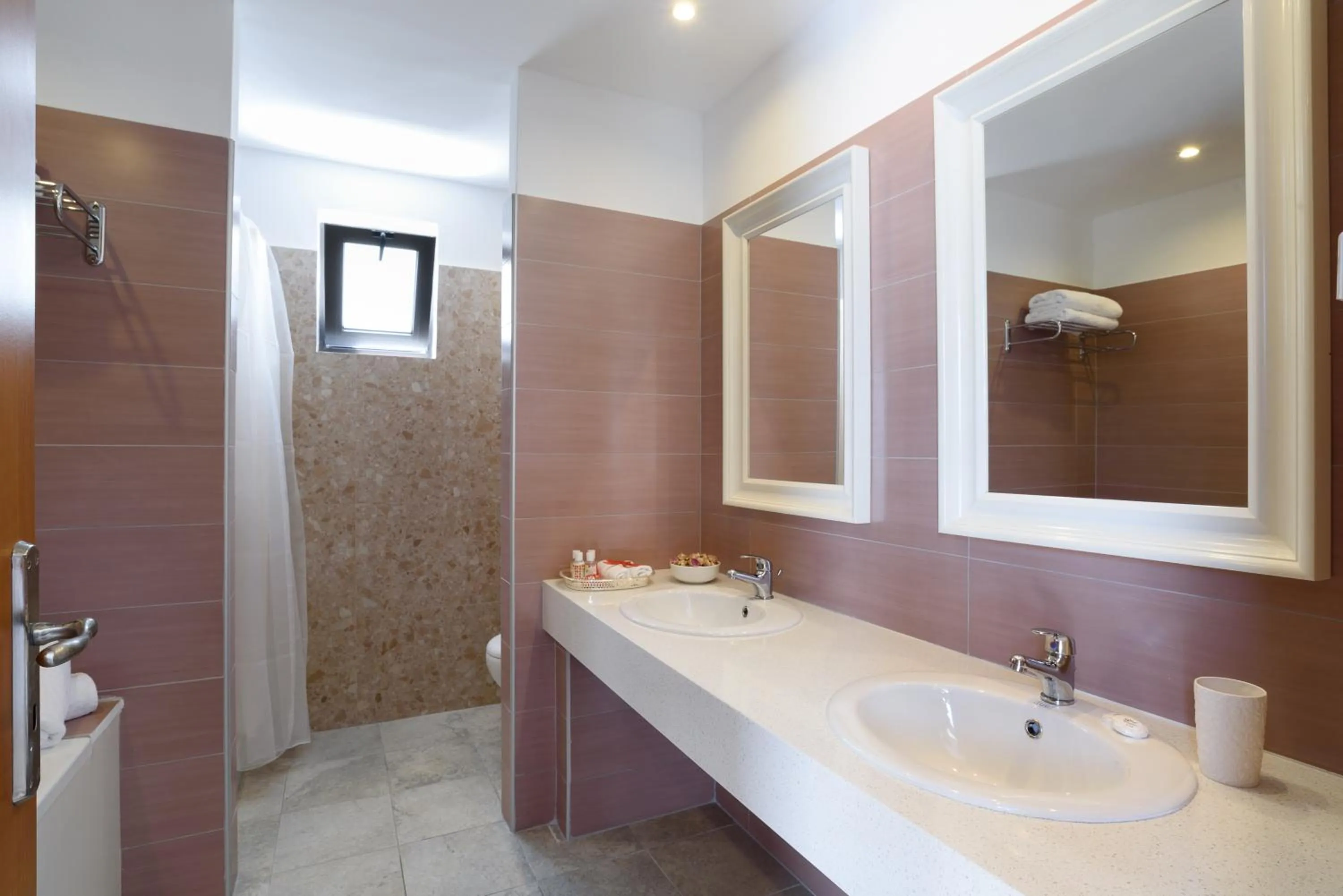 Bathroom in Matina Pefkos Aparthotel