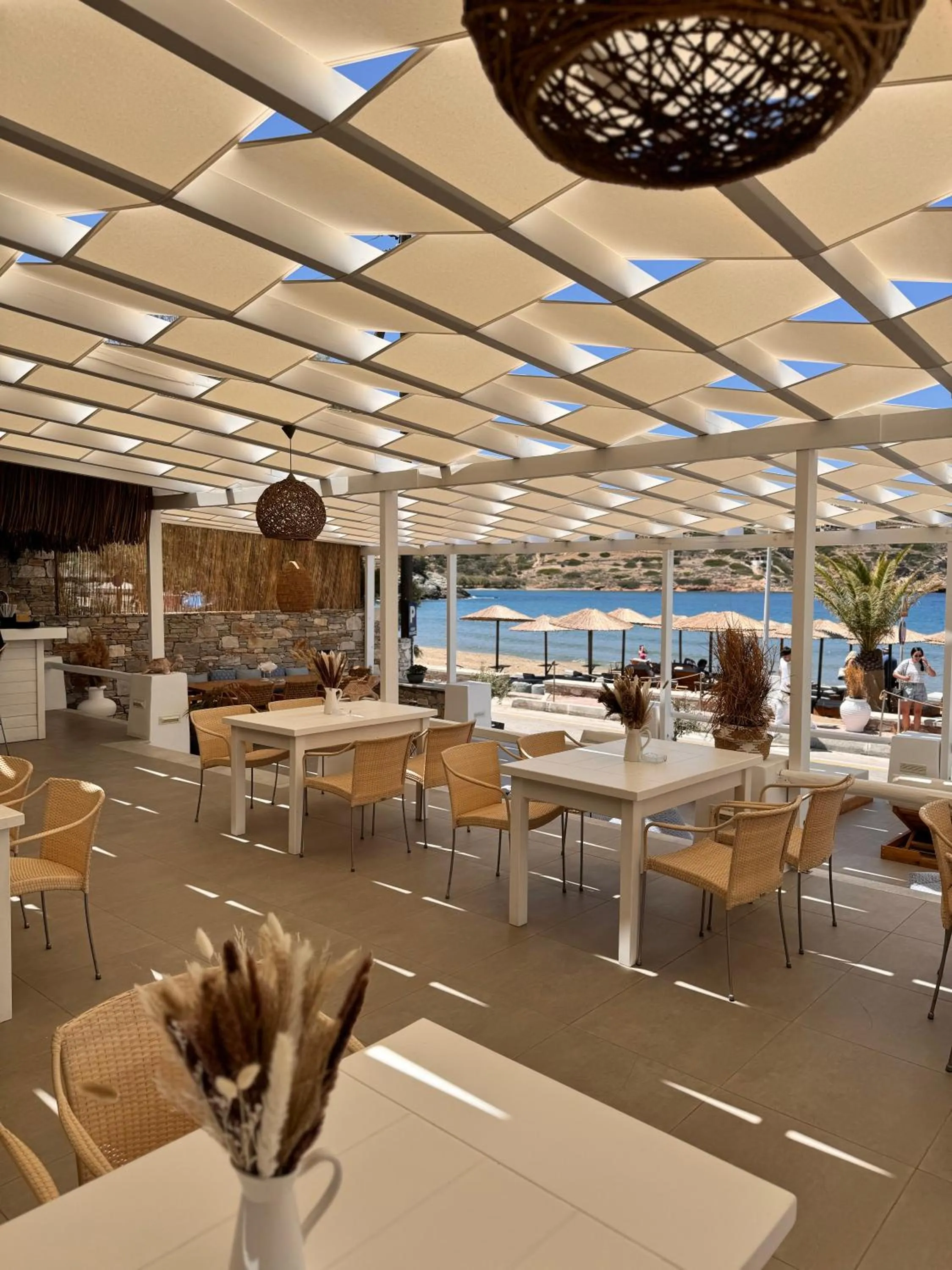 Restaurant/places to eat in Blue Harmony Hotel
