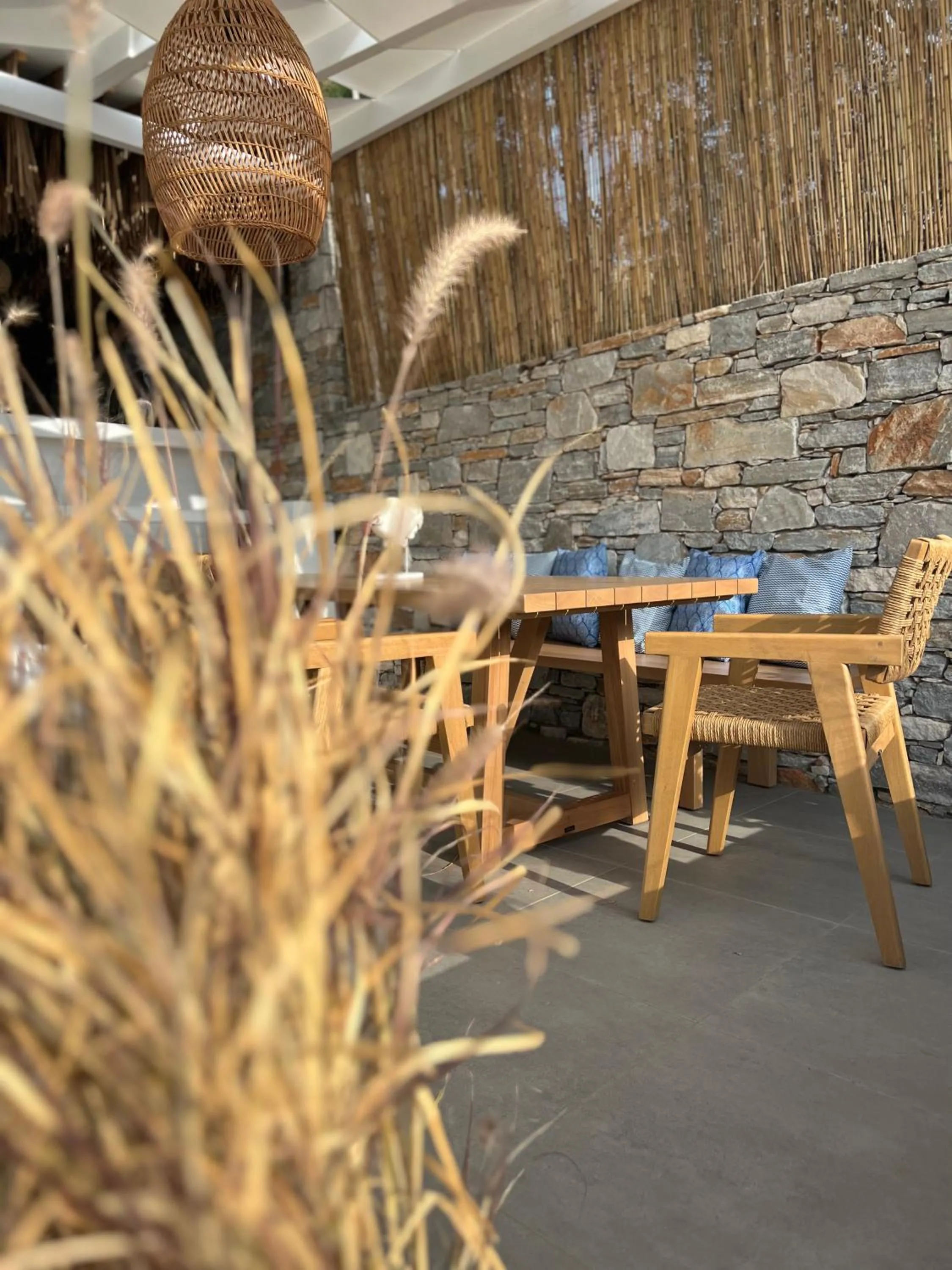 Restaurant/places to eat in Blue Harmony Hotel