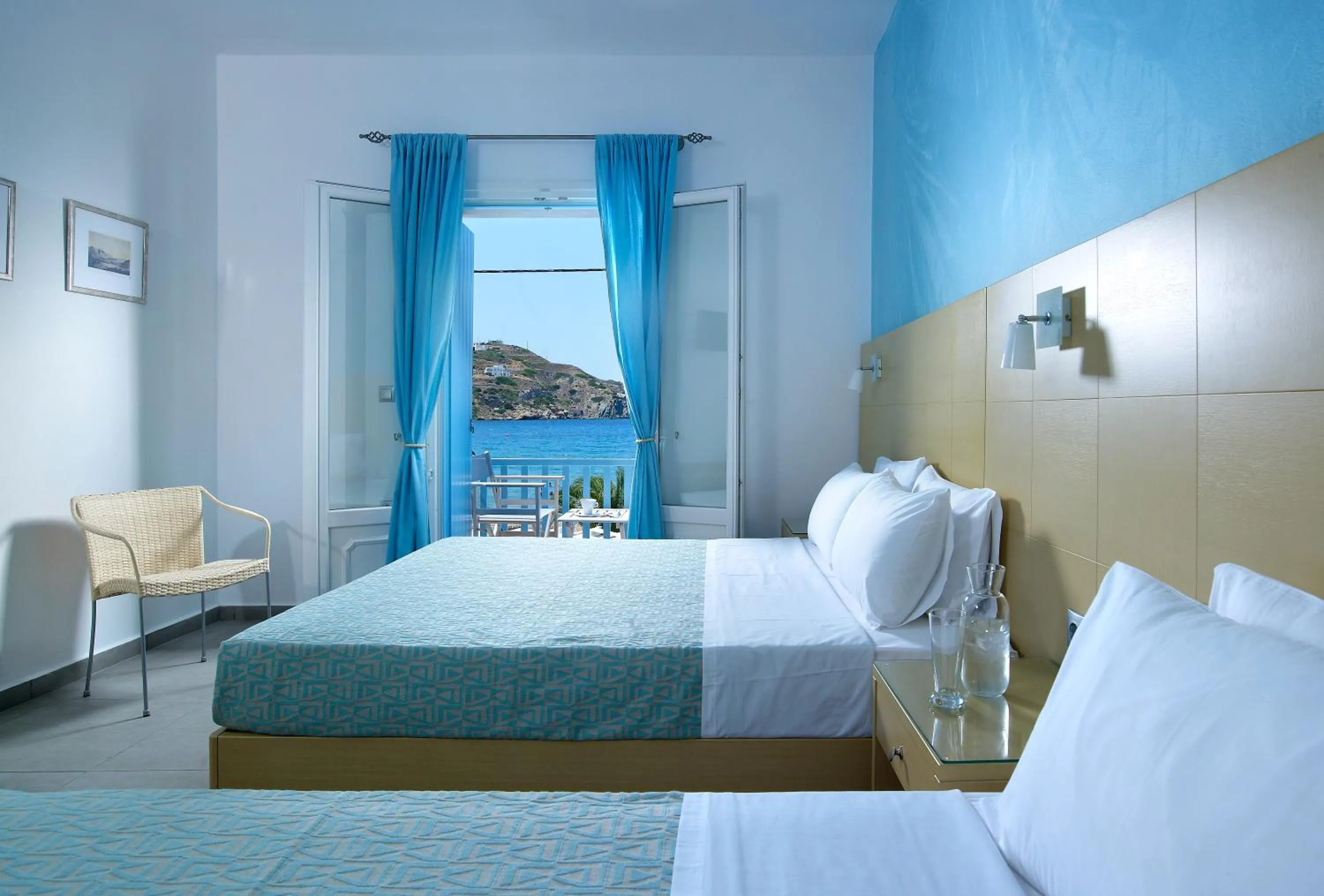 Photo of the whole room, Bed in Blue Harmony Hotel