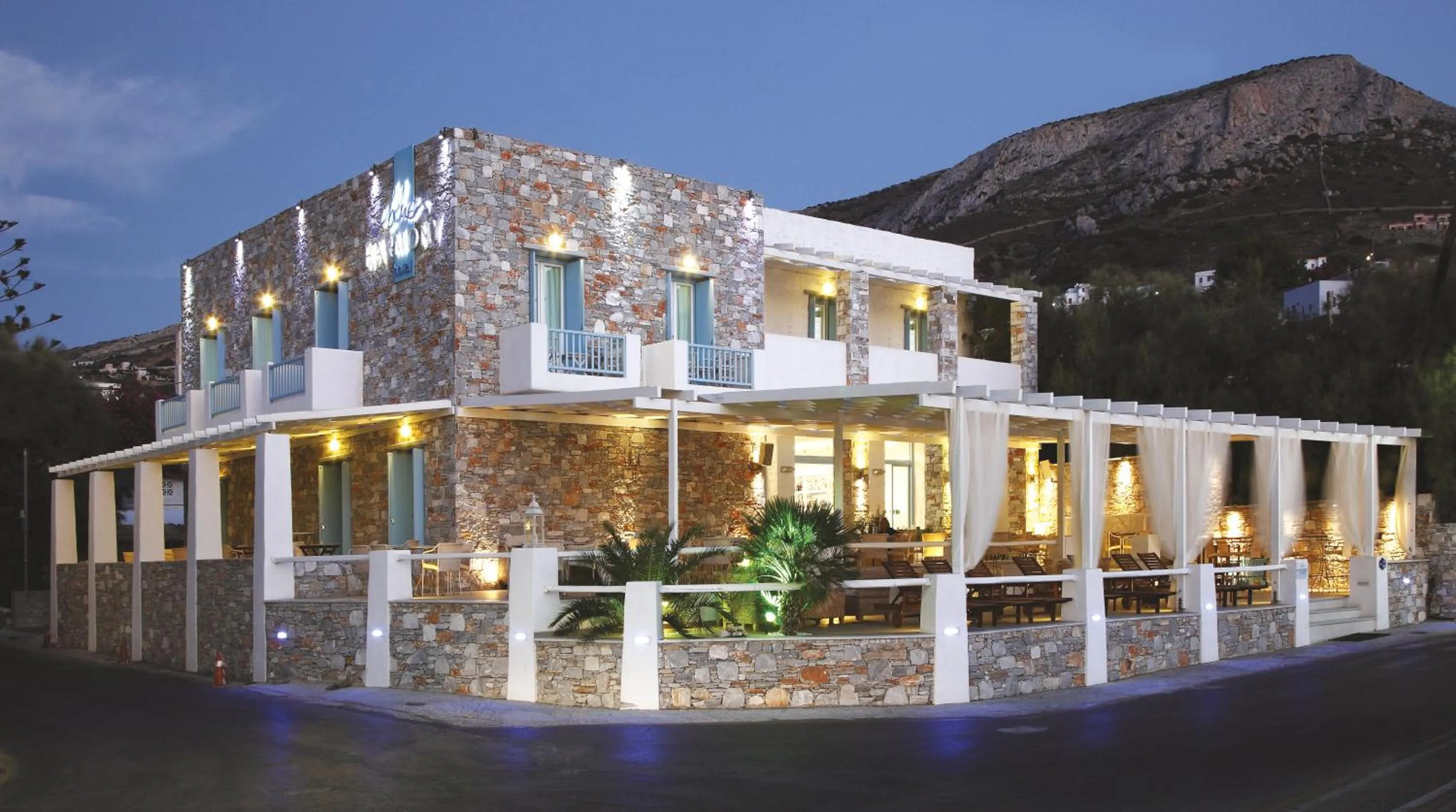 Facade/entrance in Blue Harmony Hotel