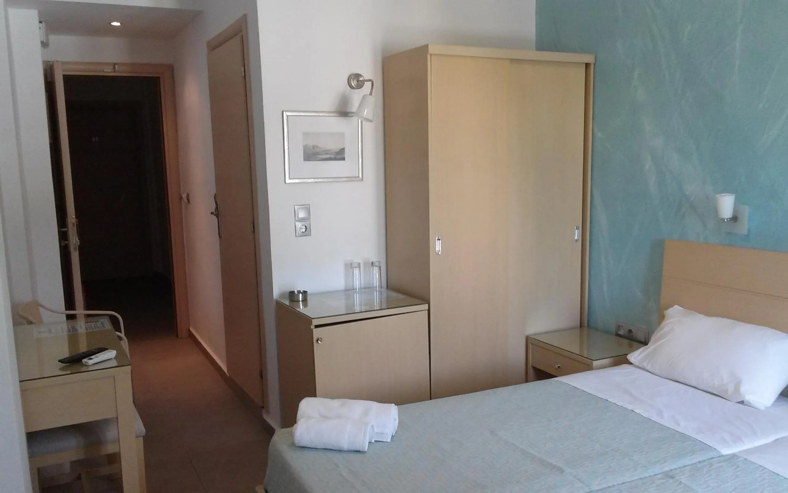 Photo of the whole room, Bed in Blue Harmony Hotel