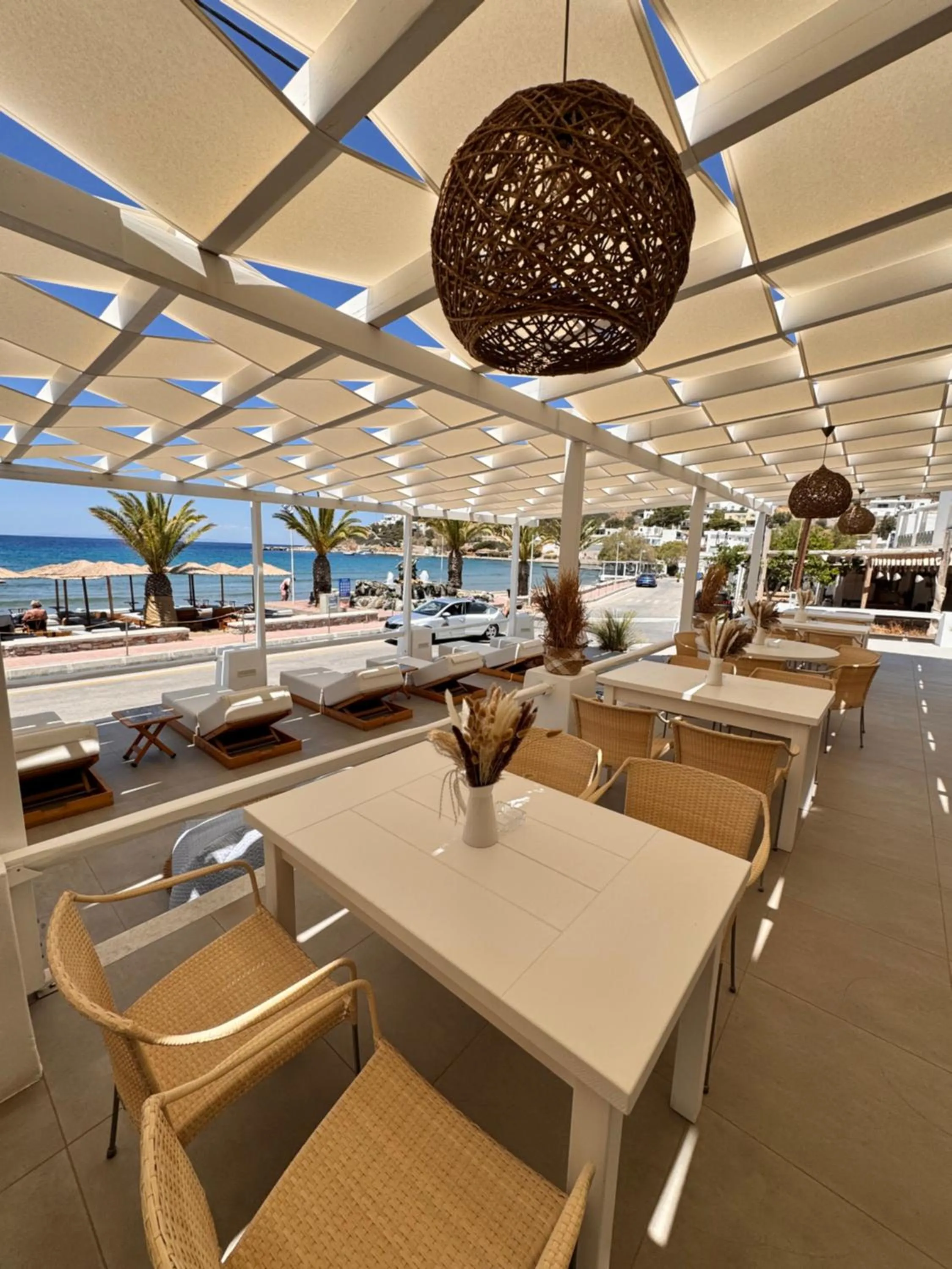 Restaurant/places to eat in Blue Harmony Hotel