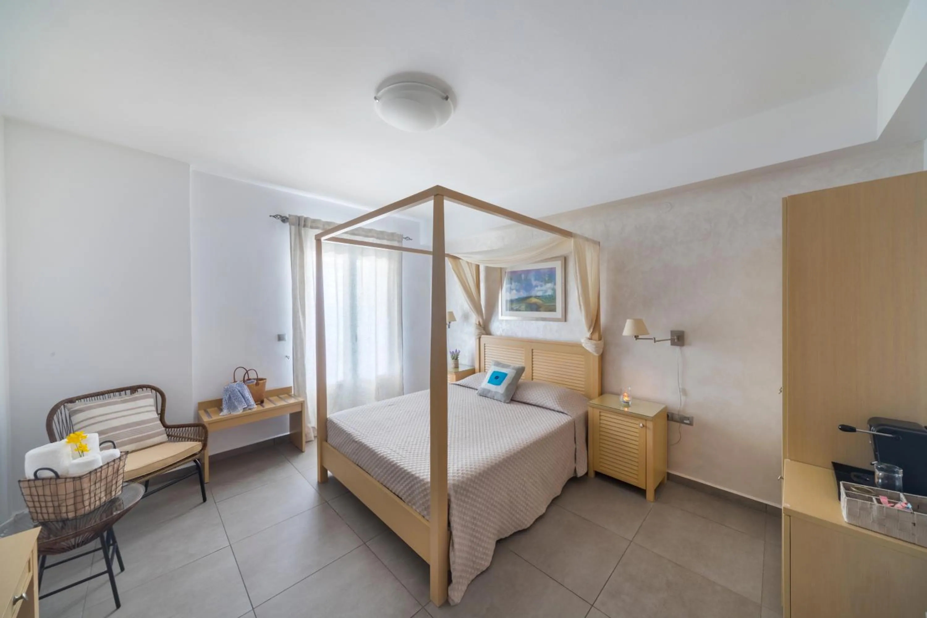 Photo of the whole room, Bed in Blue Harmony Hotel