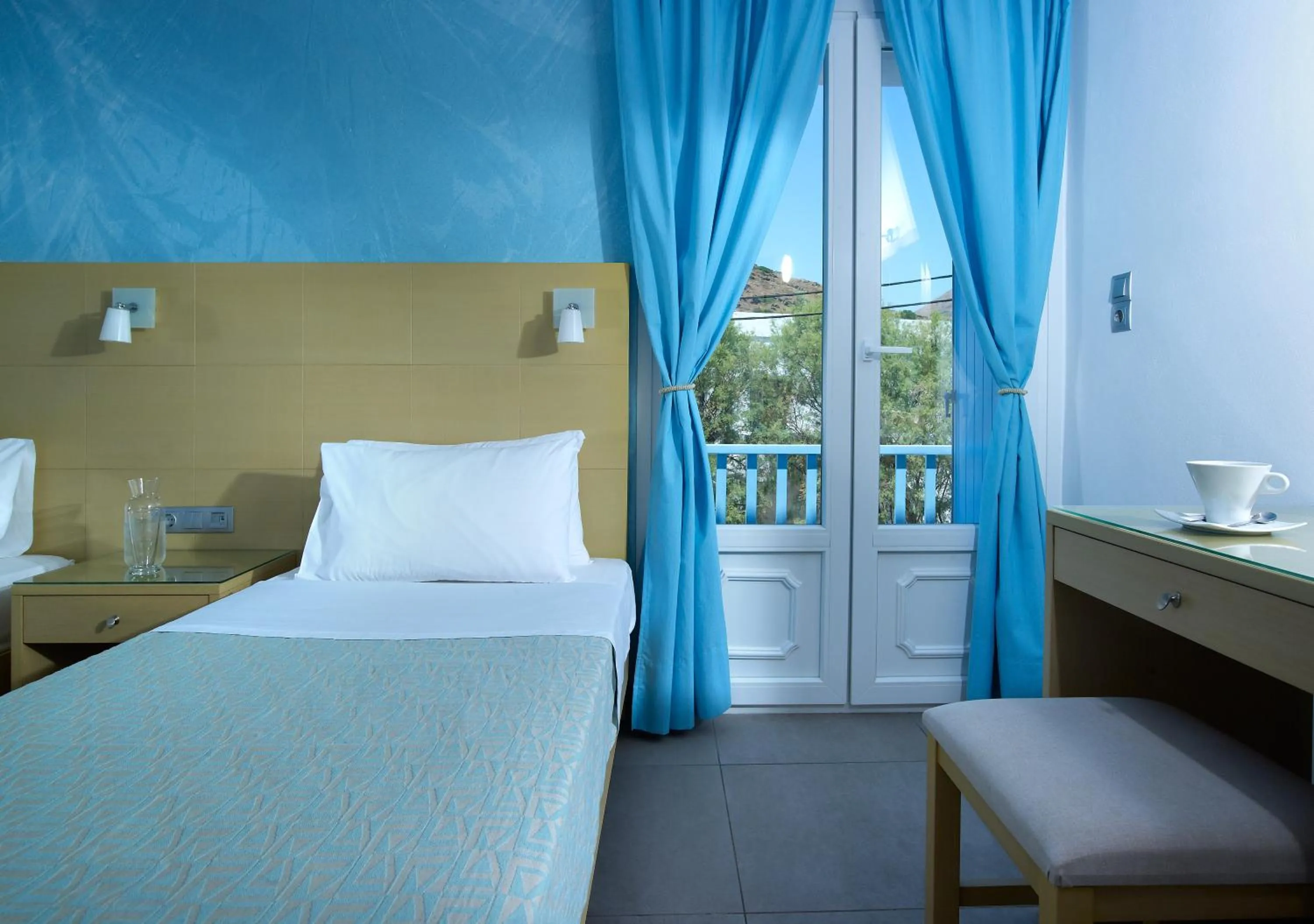 Photo of the whole room, Bed in Blue Harmony Hotel