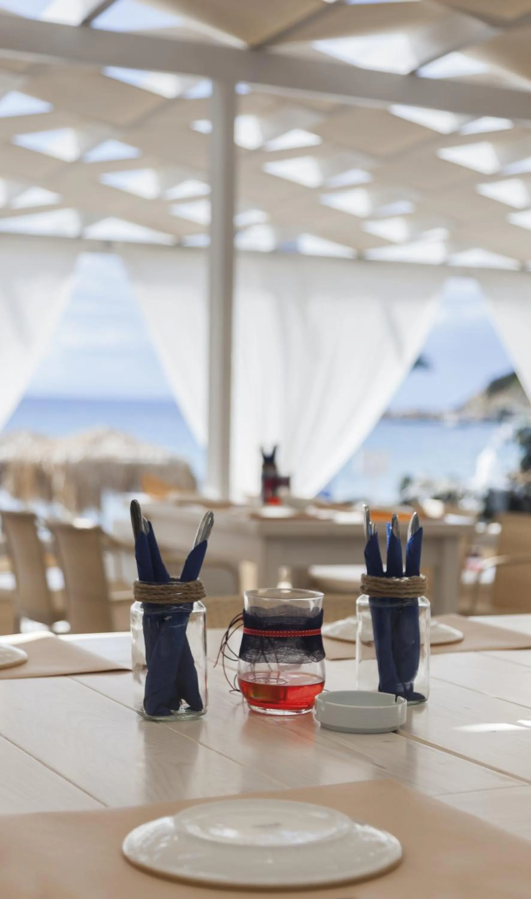 Restaurant/places to eat in Blue Harmony Hotel