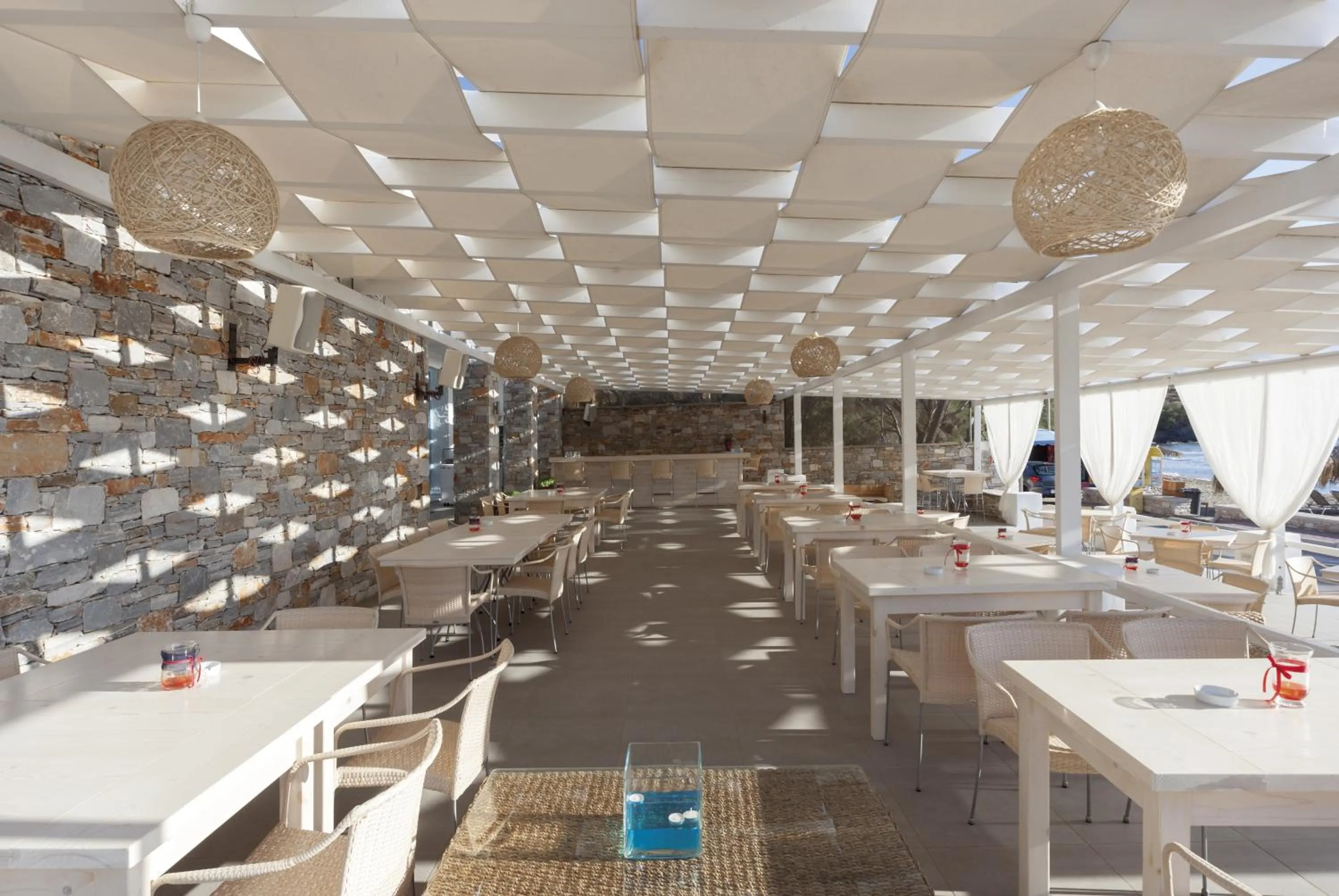 Restaurant/places to eat in Blue Harmony Hotel