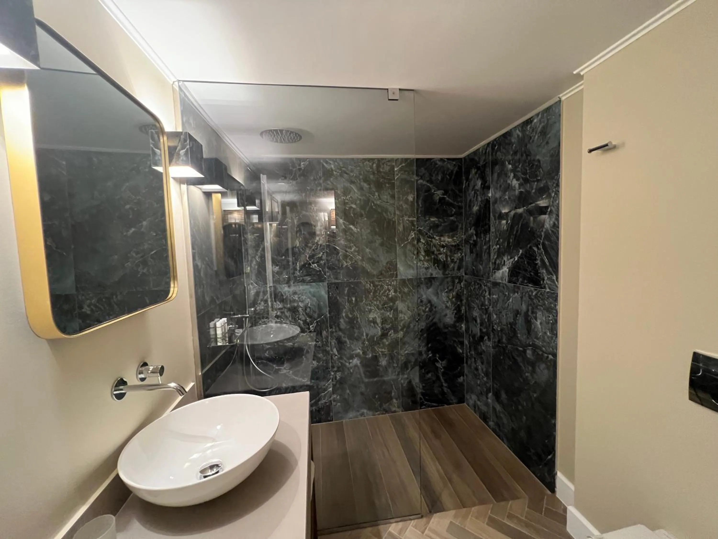 Bathroom in Pantheon City Hotel