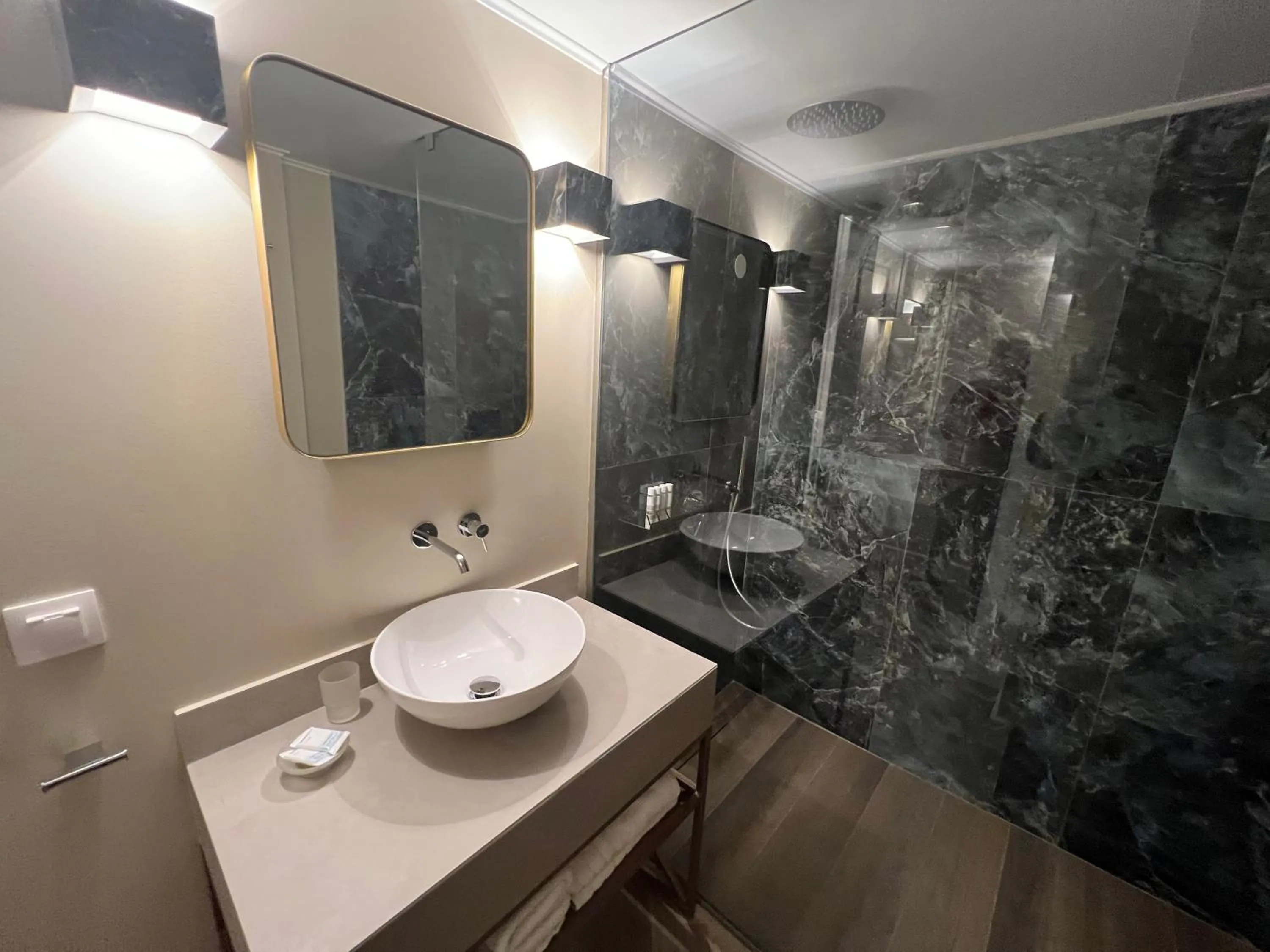 Bathroom in Pantheon City Hotel