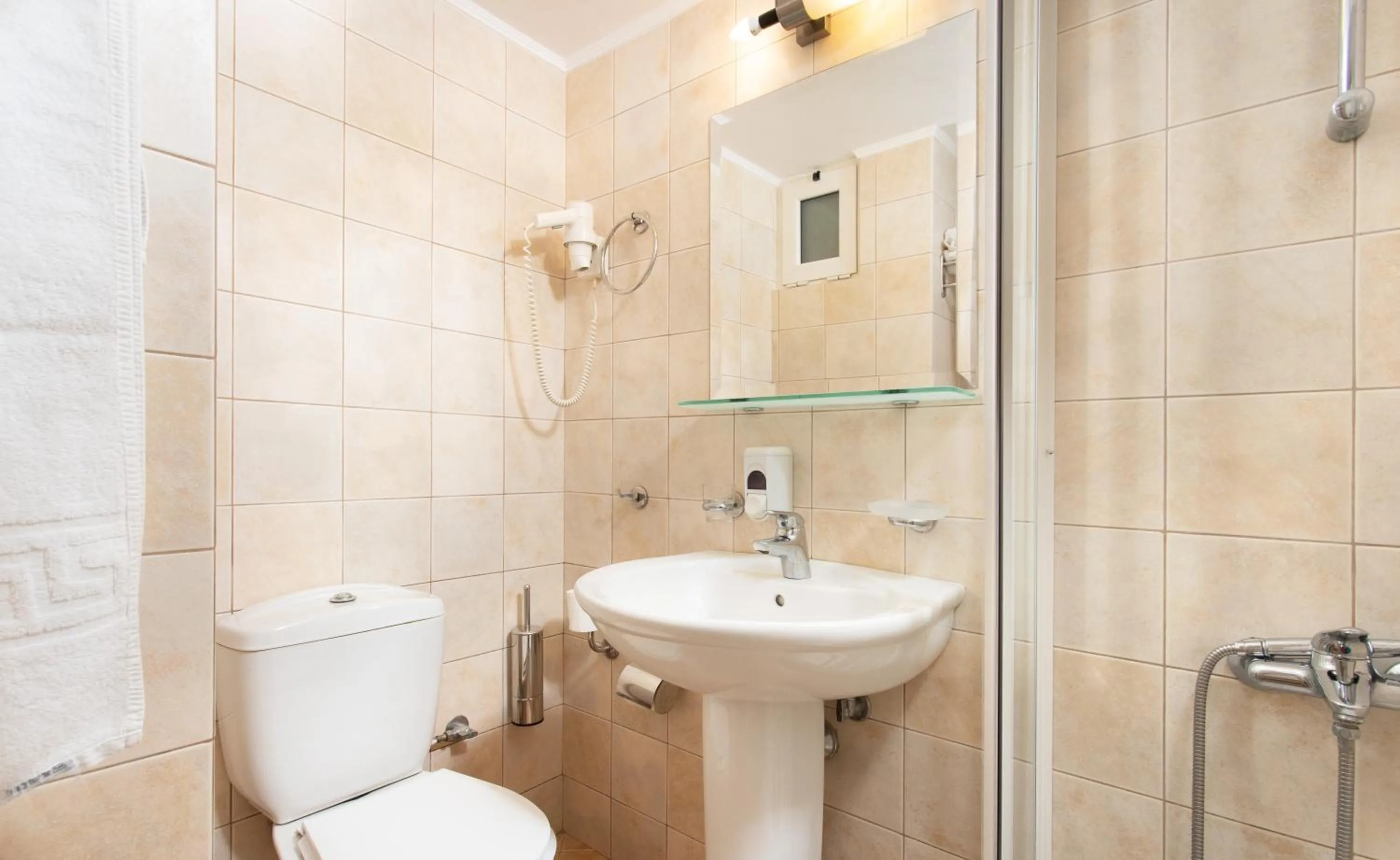 Toilet in Pantheon City Hotel