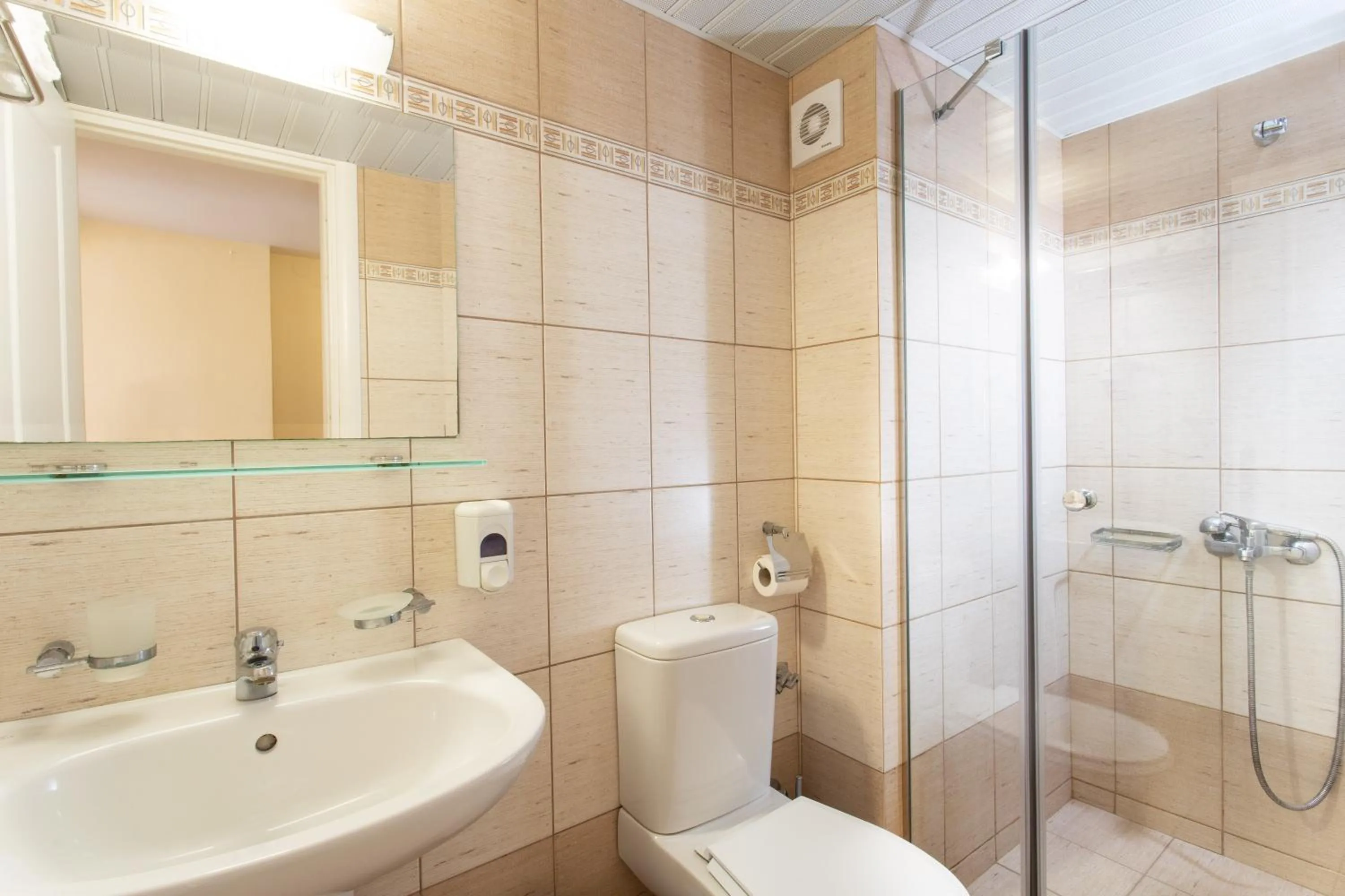 Shower in Pantheon City Hotel