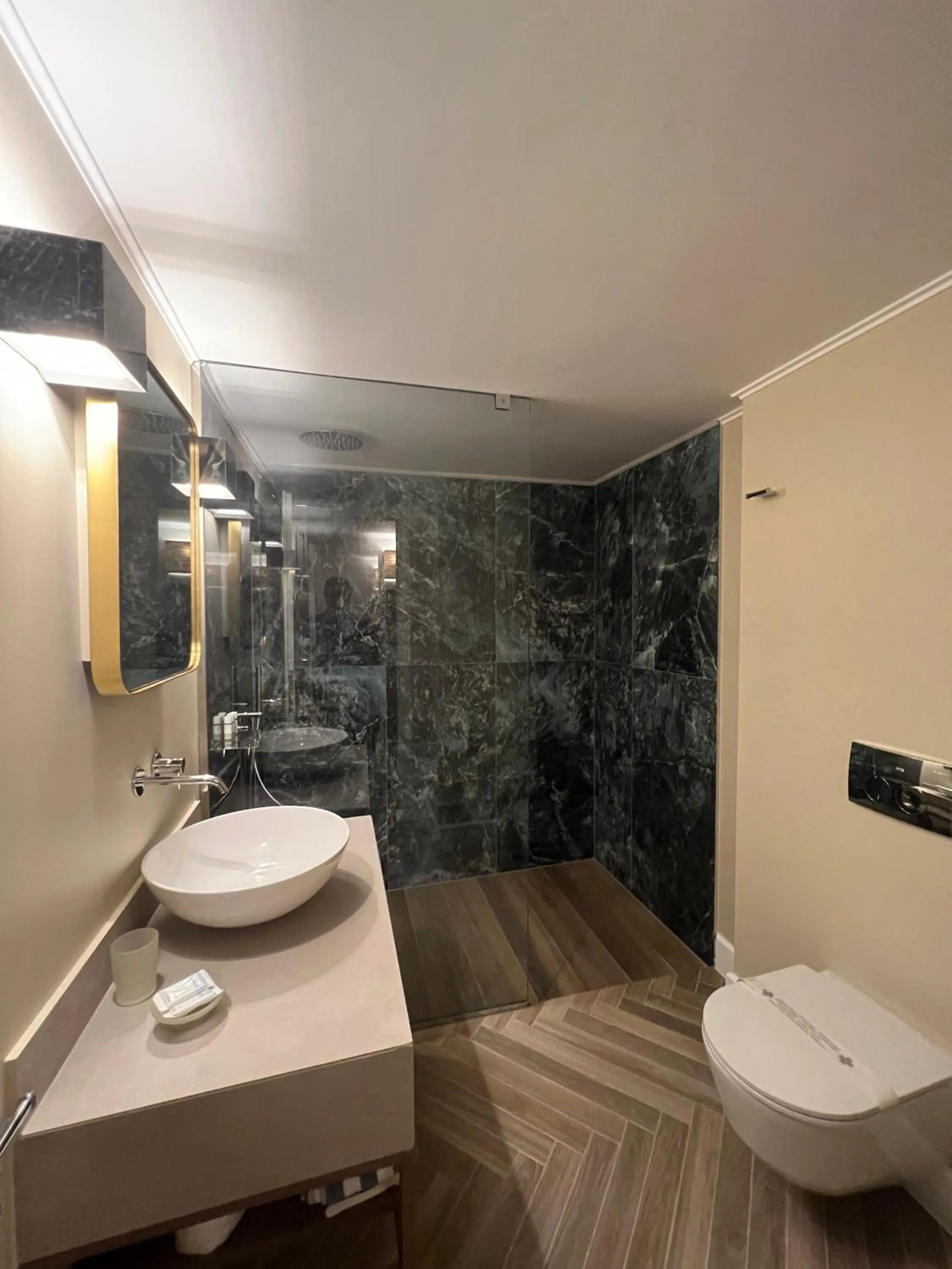 Bathroom in Pantheon City Hotel