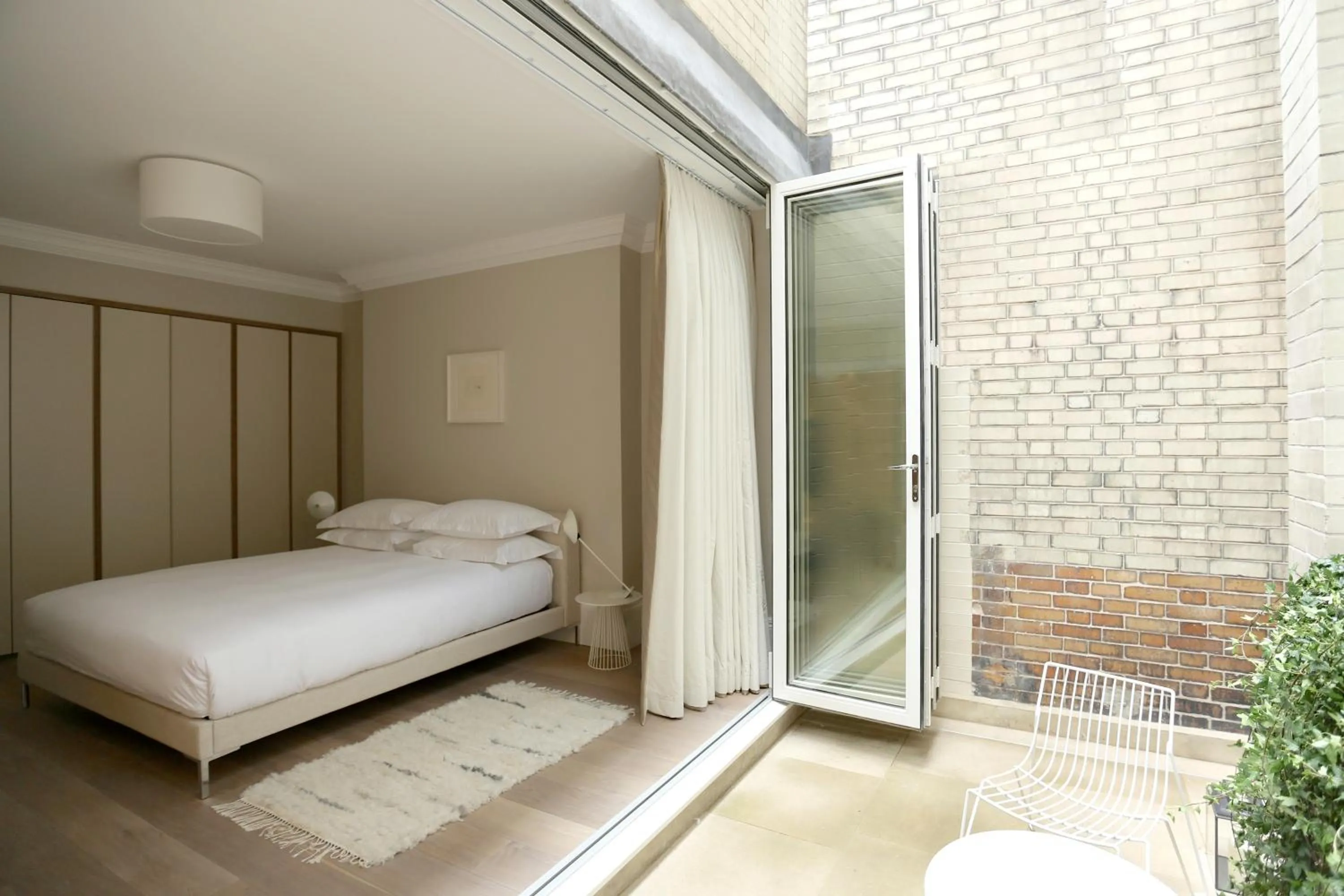 Bedroom, Bed in 56 Welbeck Street