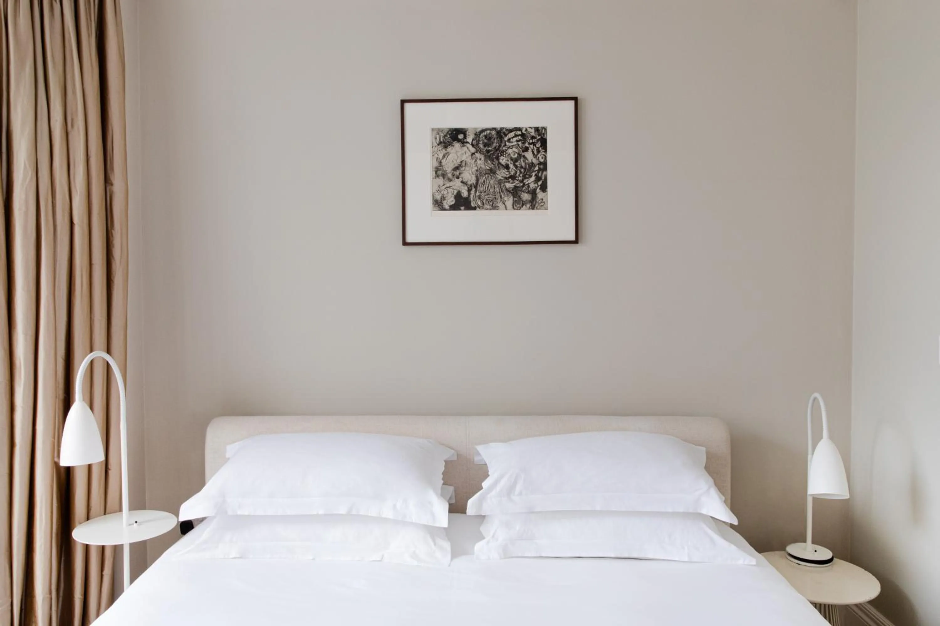 Bedroom, Bed in 56 Welbeck Street