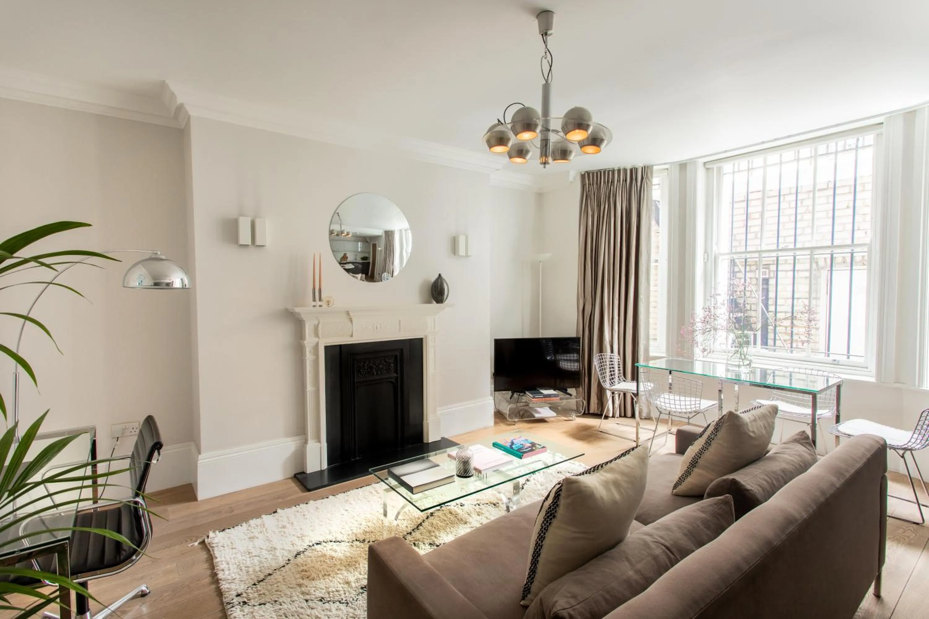 Living room in 56 Welbeck Street