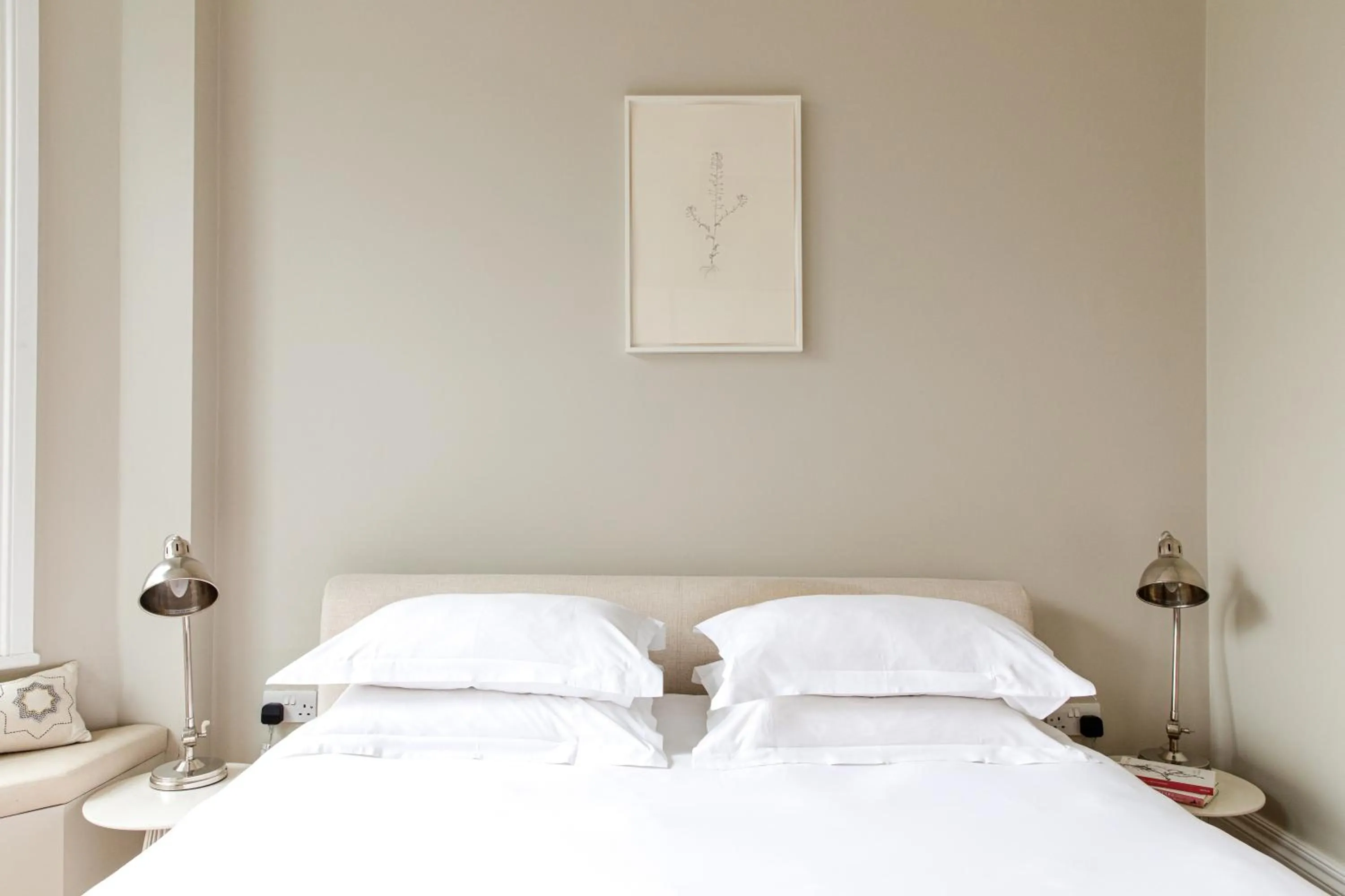 Bedroom, Bed in 56 Welbeck Street