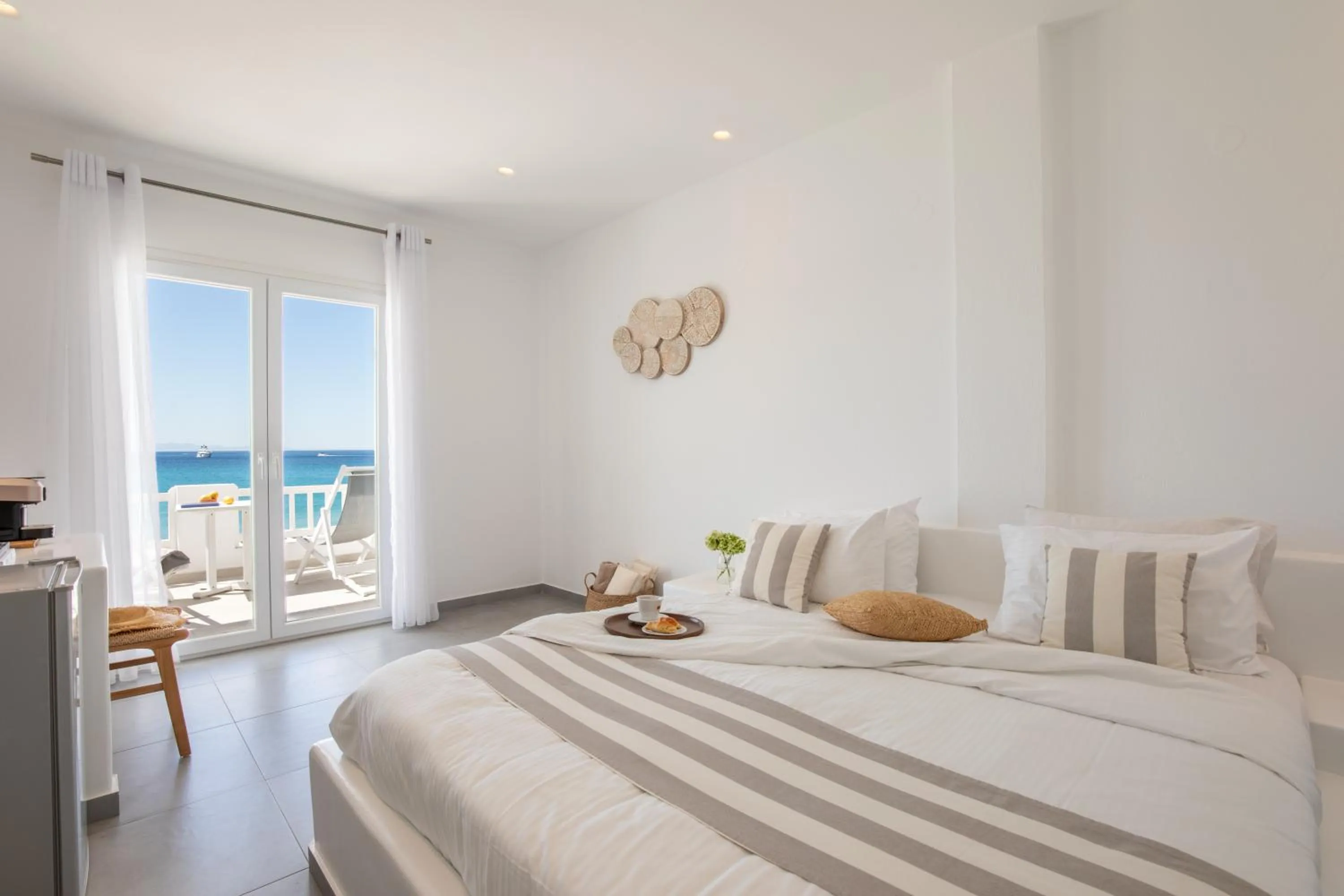 Photo of the whole room, Bed in Acrogiali Beachfront Hotel Mykonos