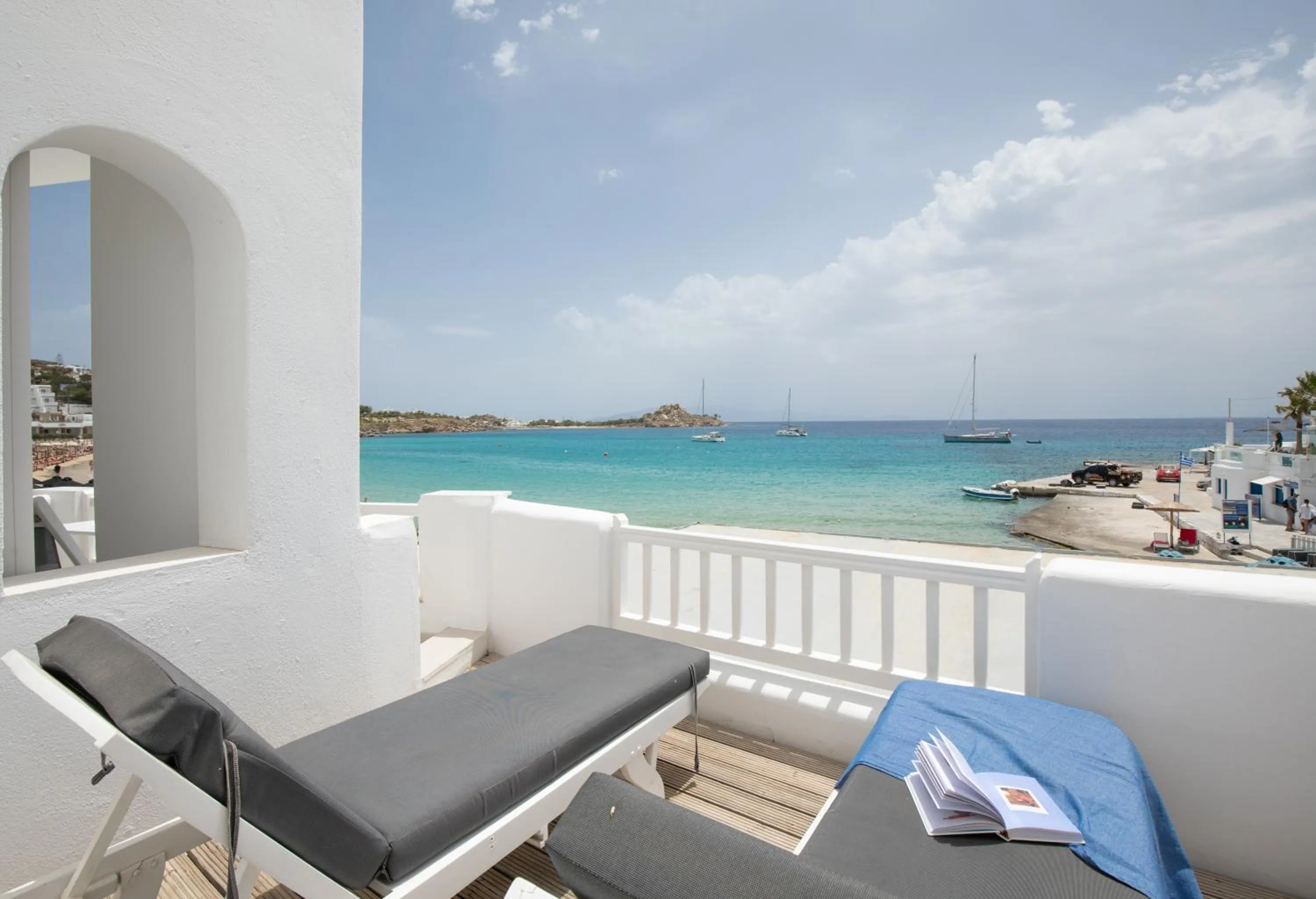 Balcony/Terrace in Acrogiali Beachfront Hotel Mykonos
