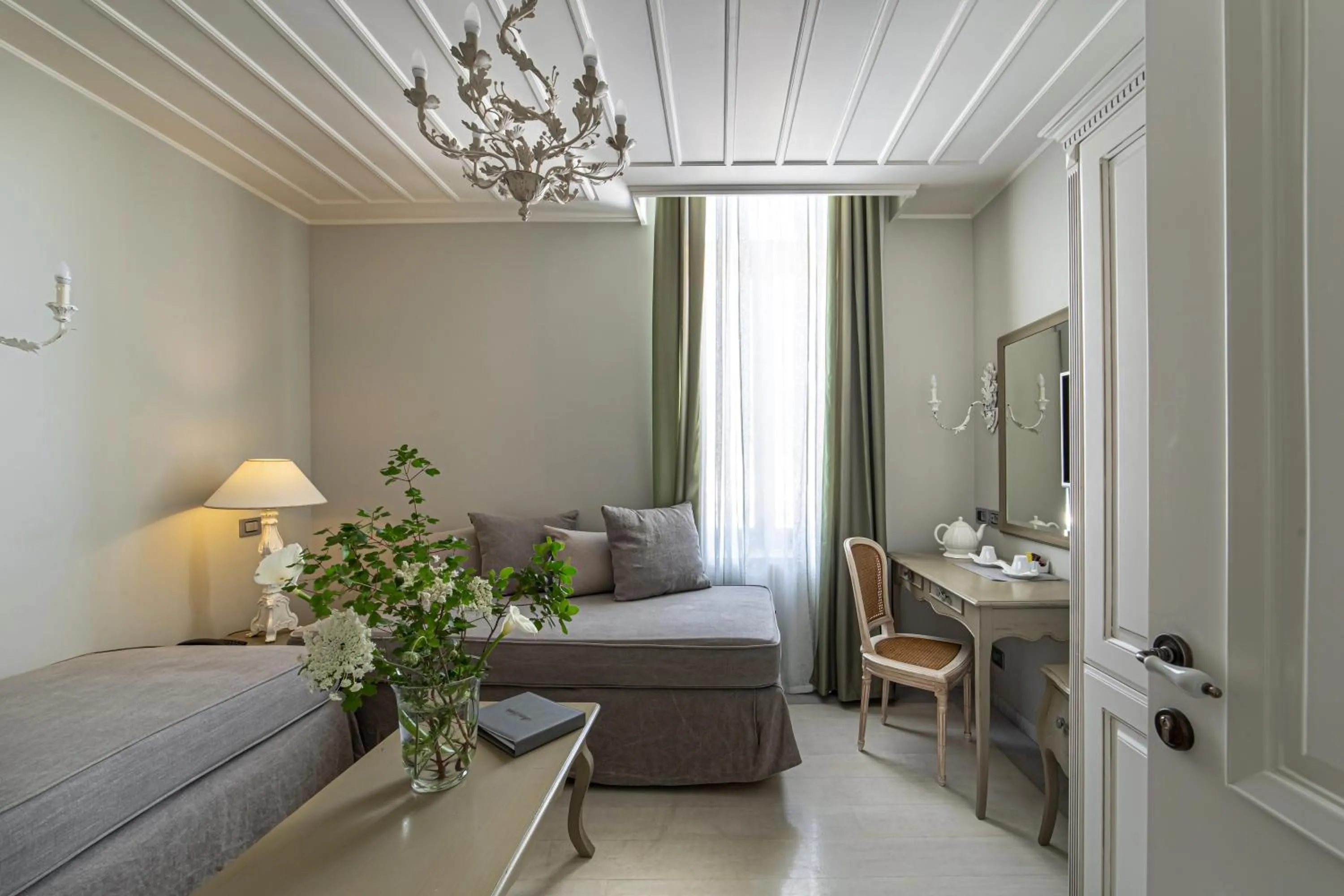 Seating area, Bed in Micra Anglia Boutique Hotel & Spa