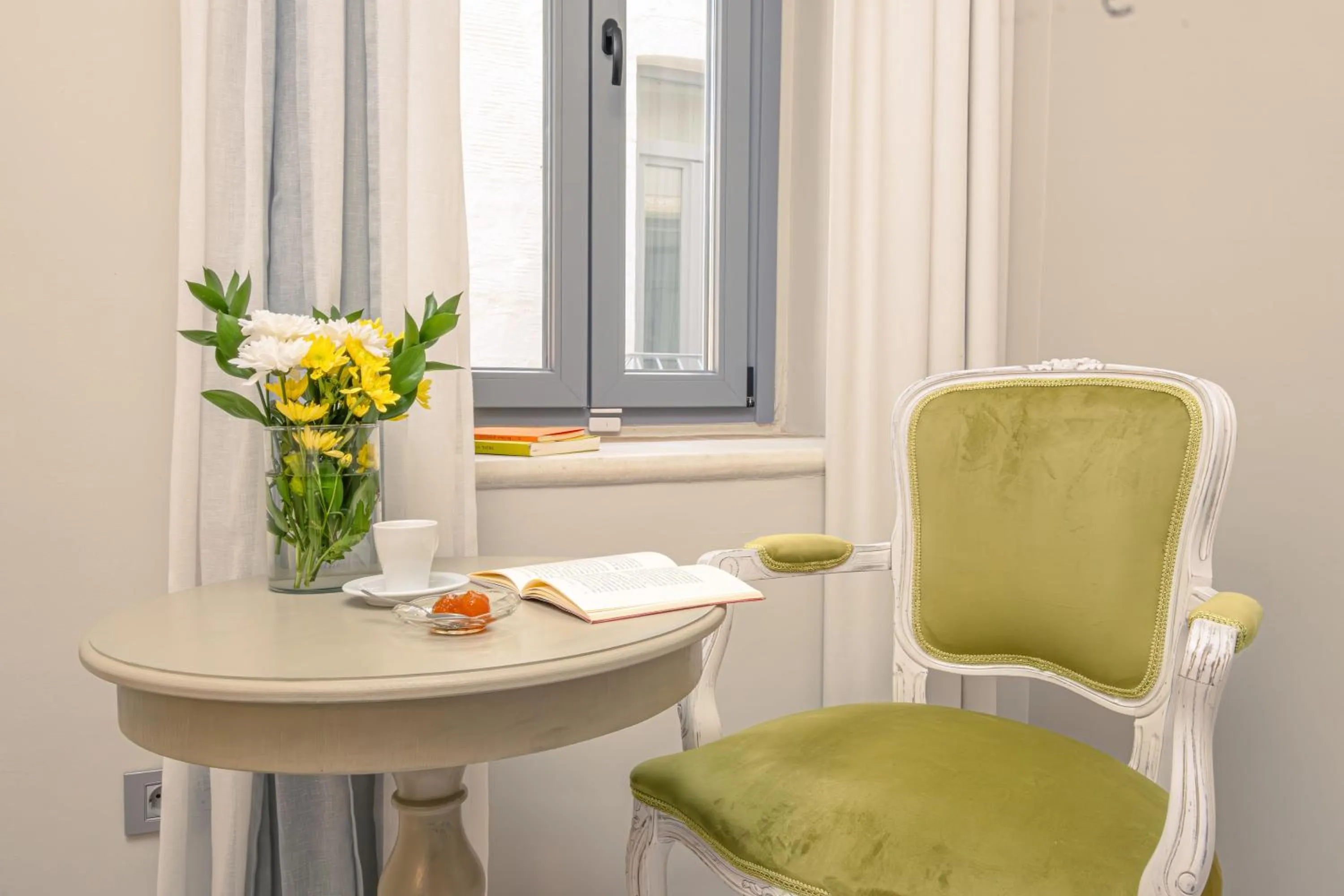 Seating area in Micra Anglia Boutique Hotel & Spa